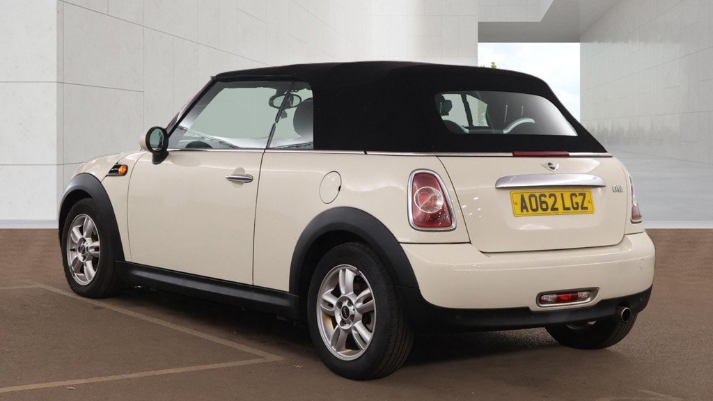 MINI Convertible - Image 5