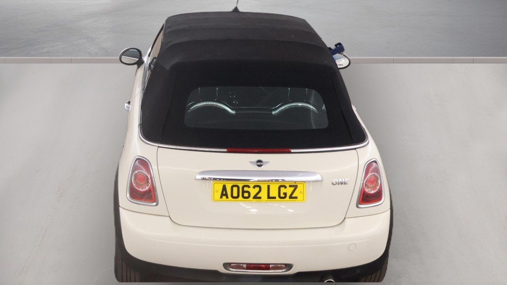MINI Convertible - Image 8