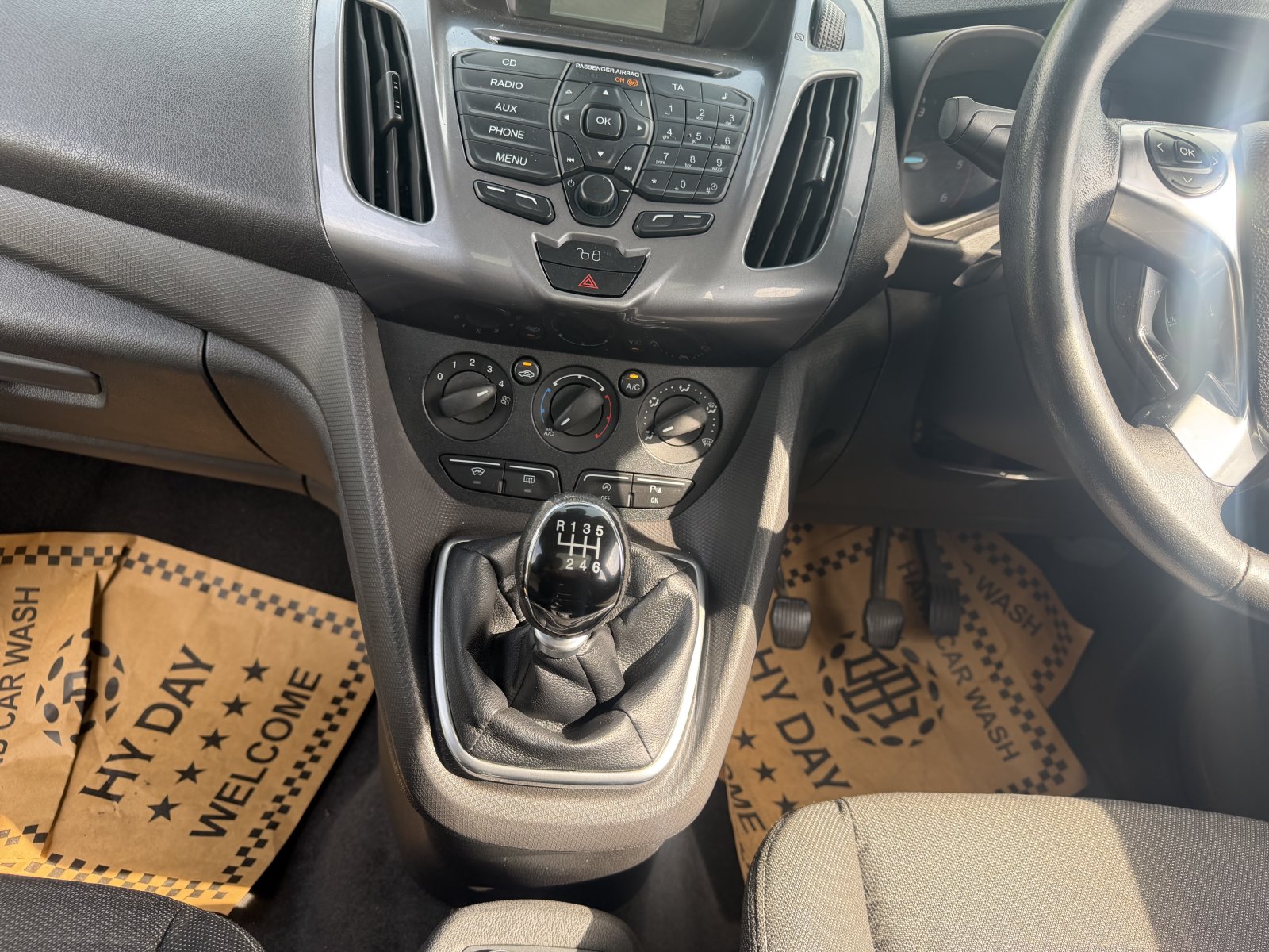 Ford Grand Tourneo Connect - Image 14