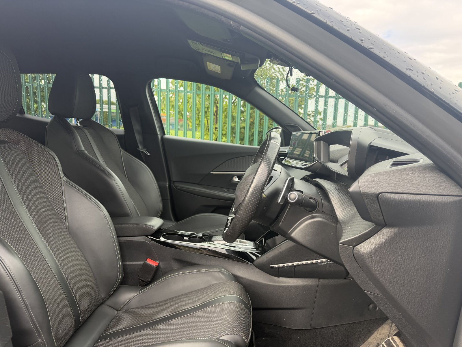 Peugeot 2008 - Image 8