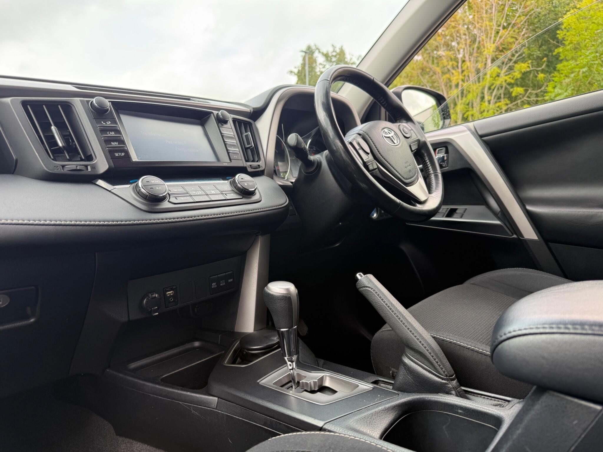 Toyota RAV4 - Image 9