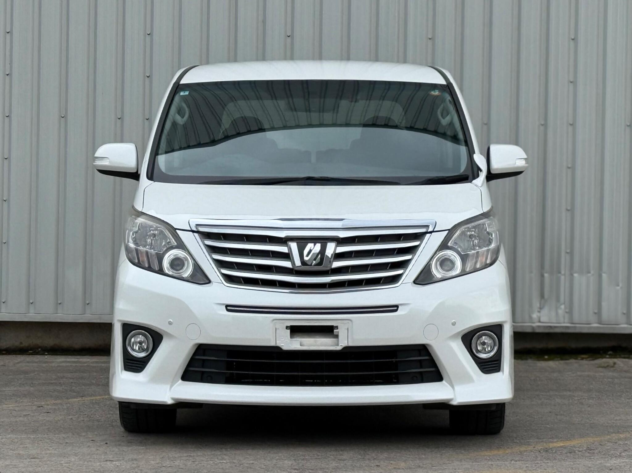 Toyota Alphard - Image 2