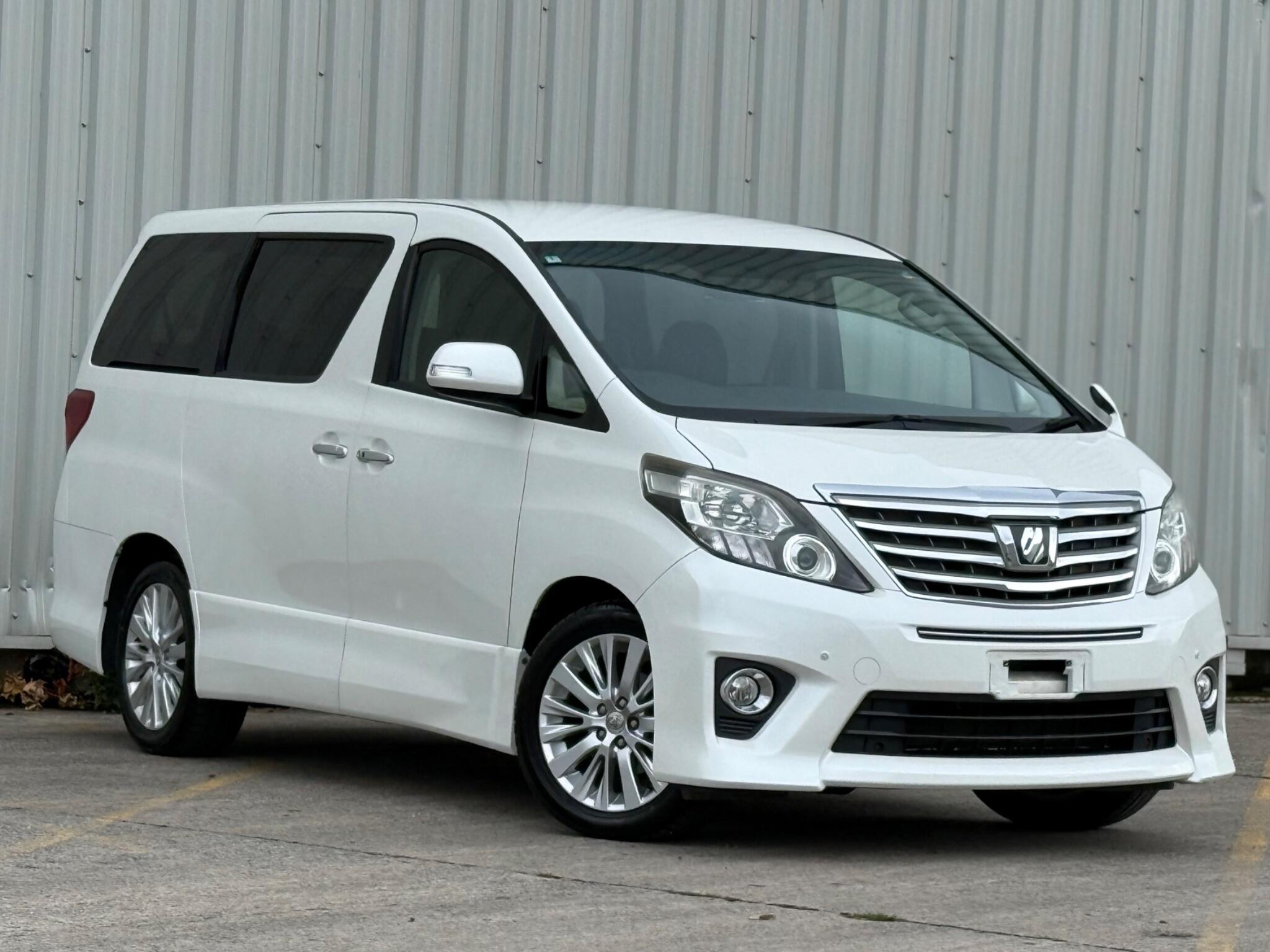 Toyota Alphard - Image 3