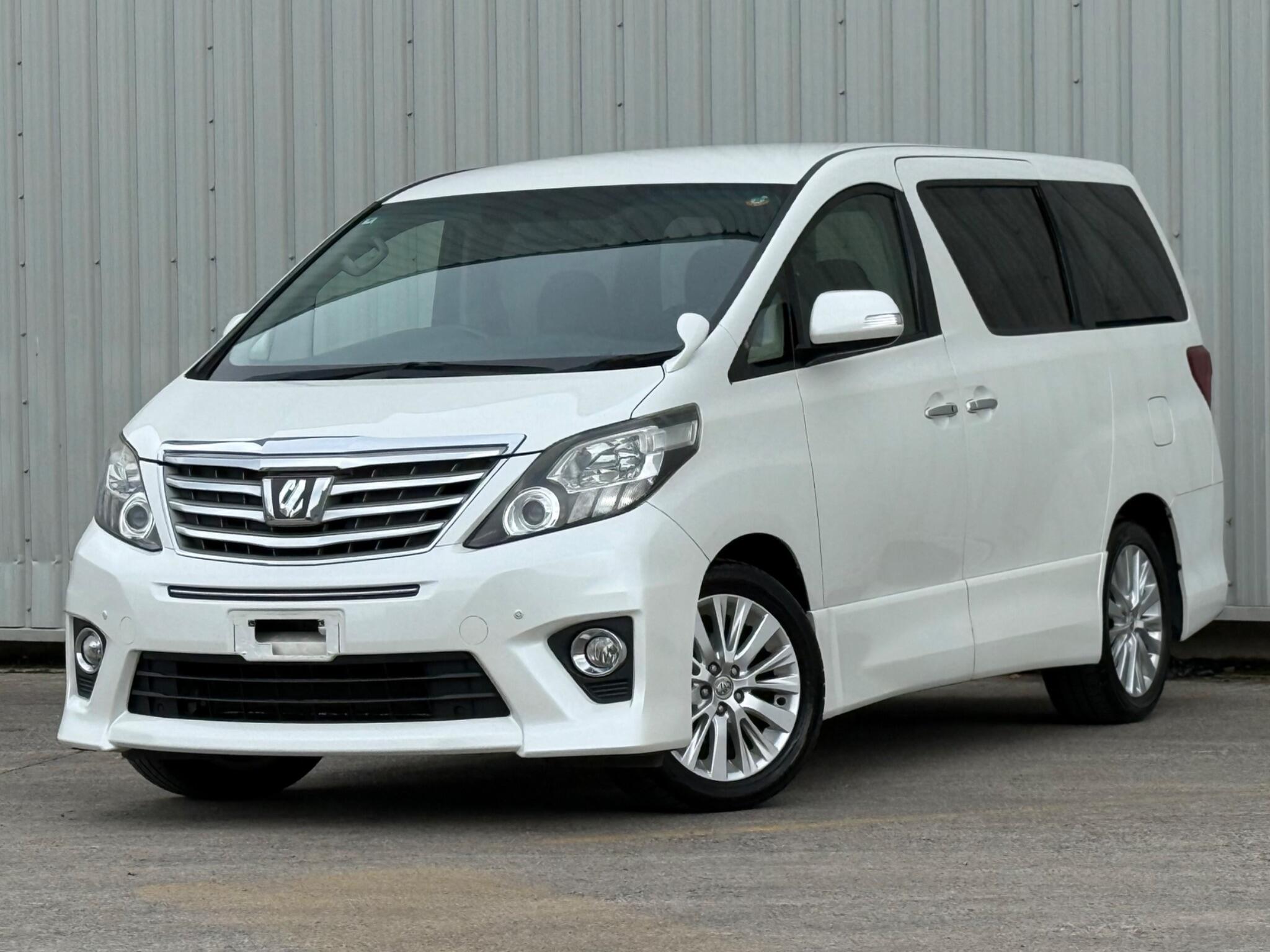 Toyota Alphard - Image 5