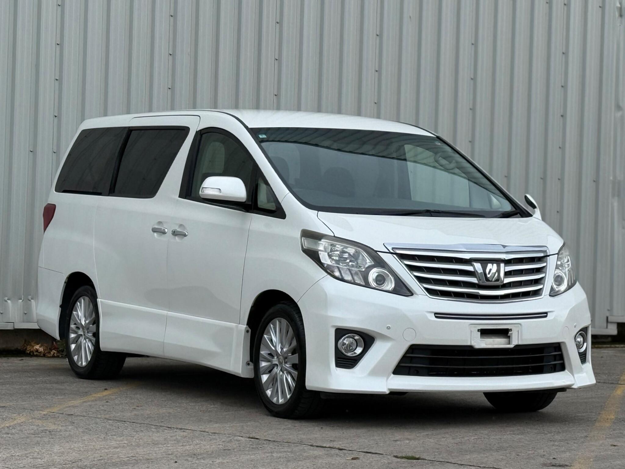 Toyota Alphard - Image 6