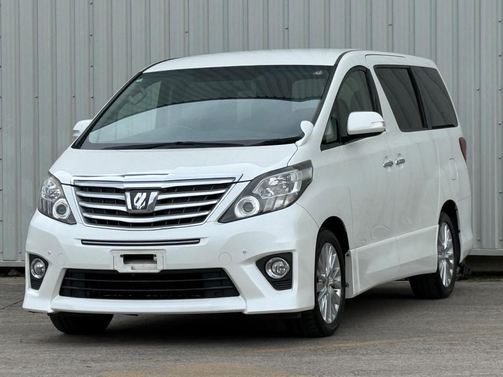 Toyota Alphard - Image 7