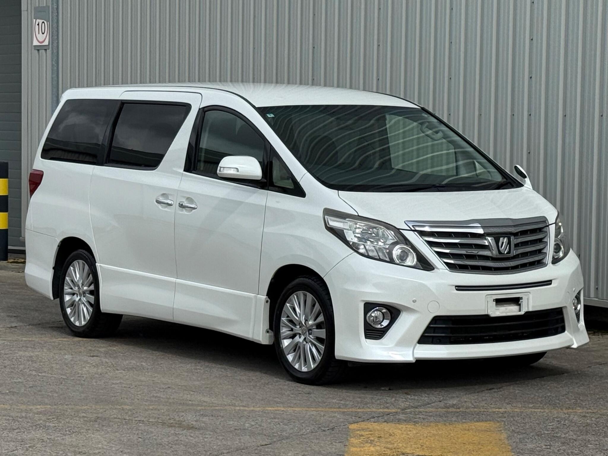Toyota Alphard - Image 8