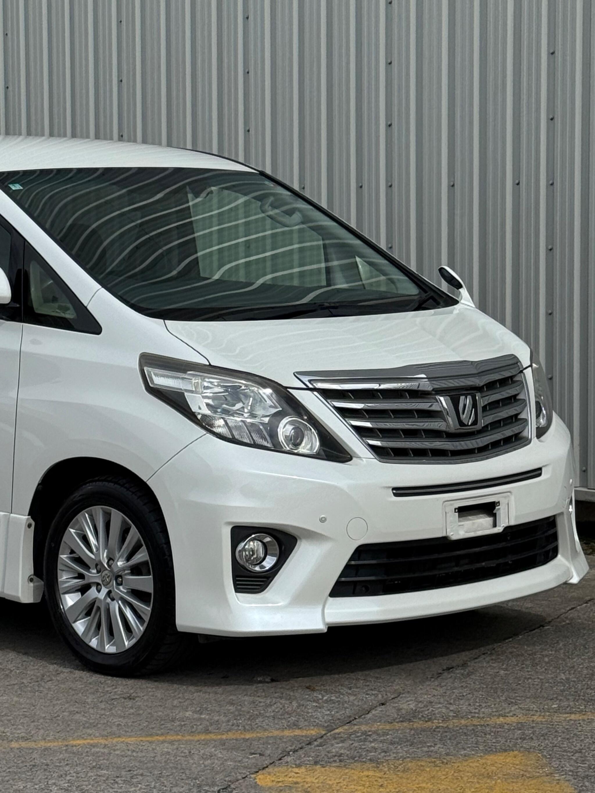 Toyota Alphard - Image 9