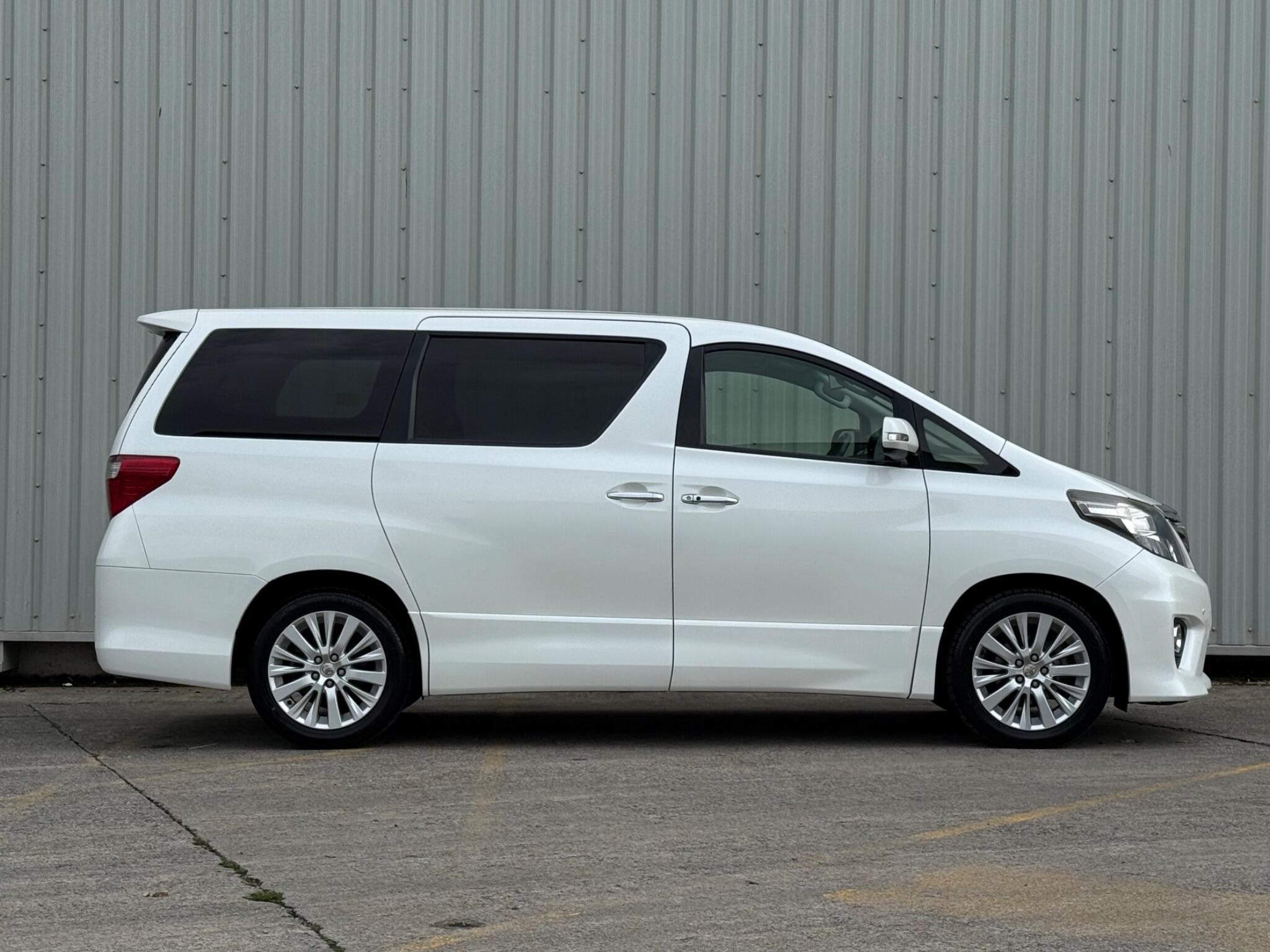 Toyota Alphard - Image 10