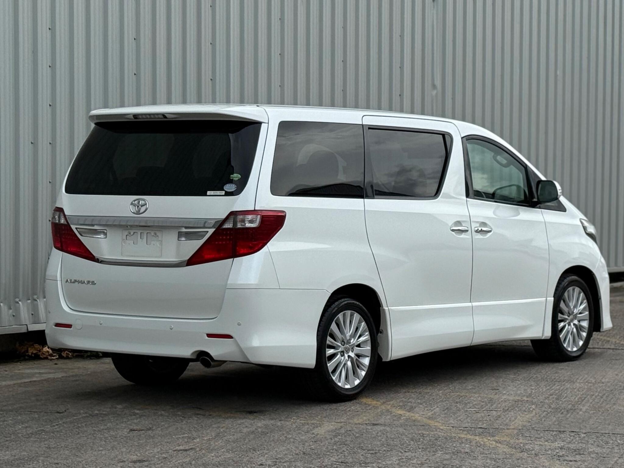 Toyota Alphard - Image 12