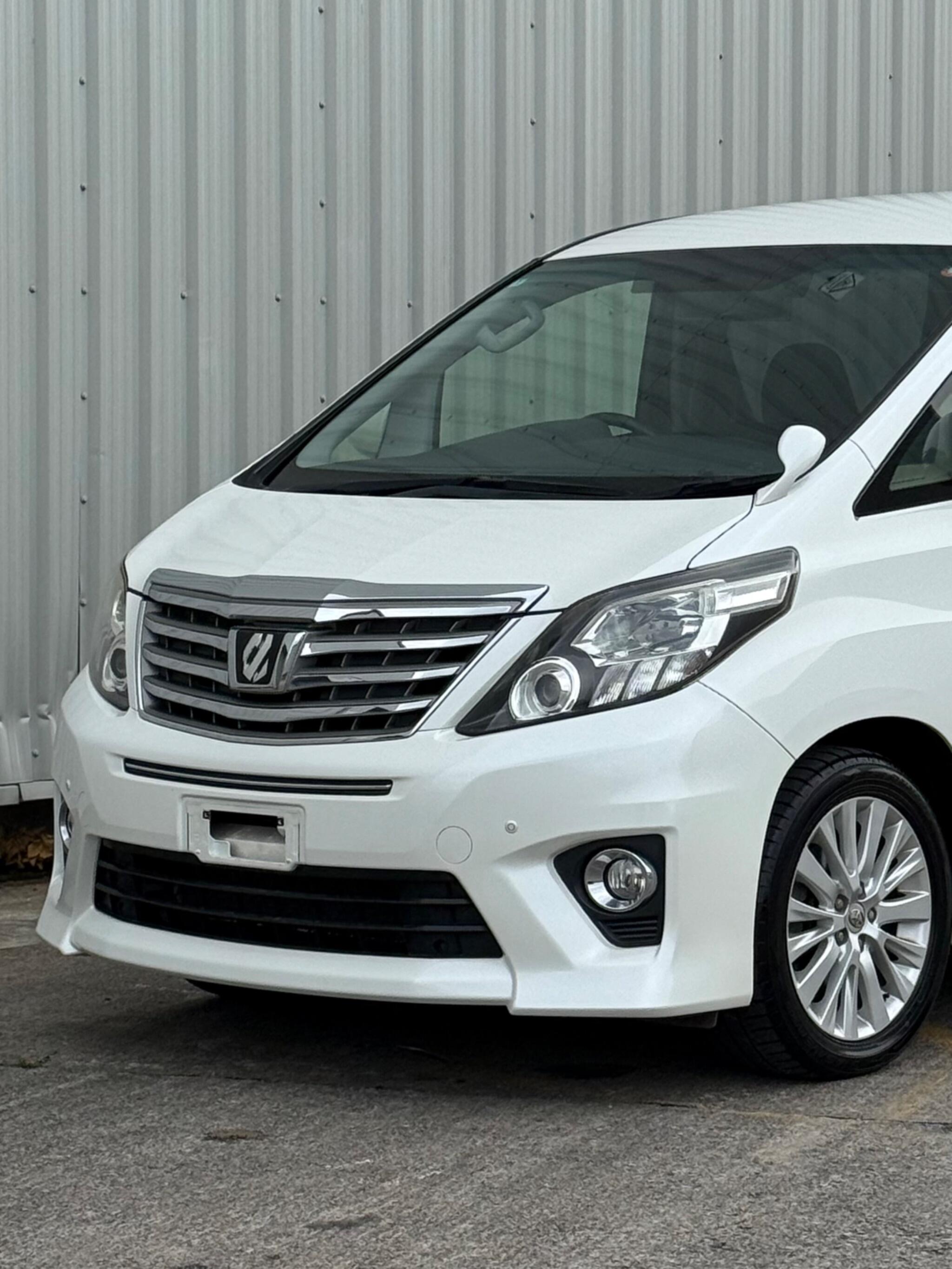 Toyota Alphard - Image 15