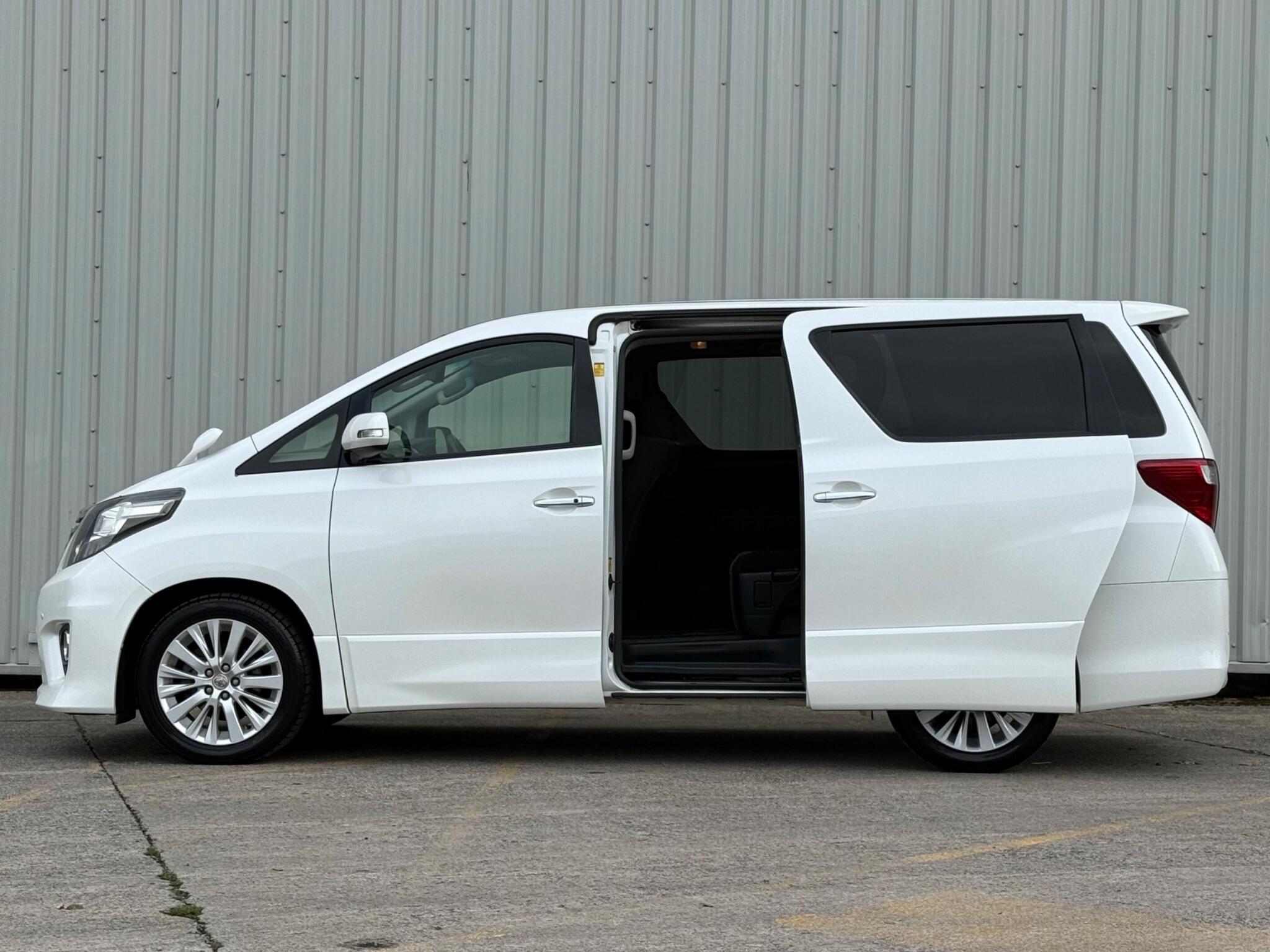 Toyota Alphard - Image 17