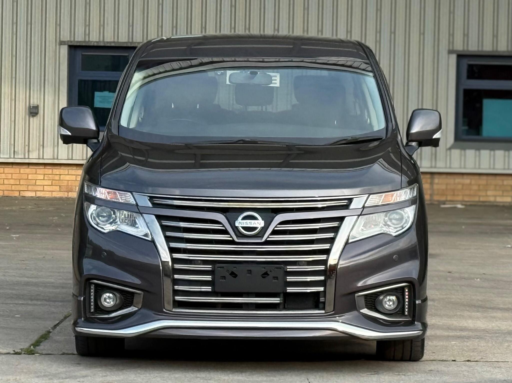 Nissan Elgrand - Image 2