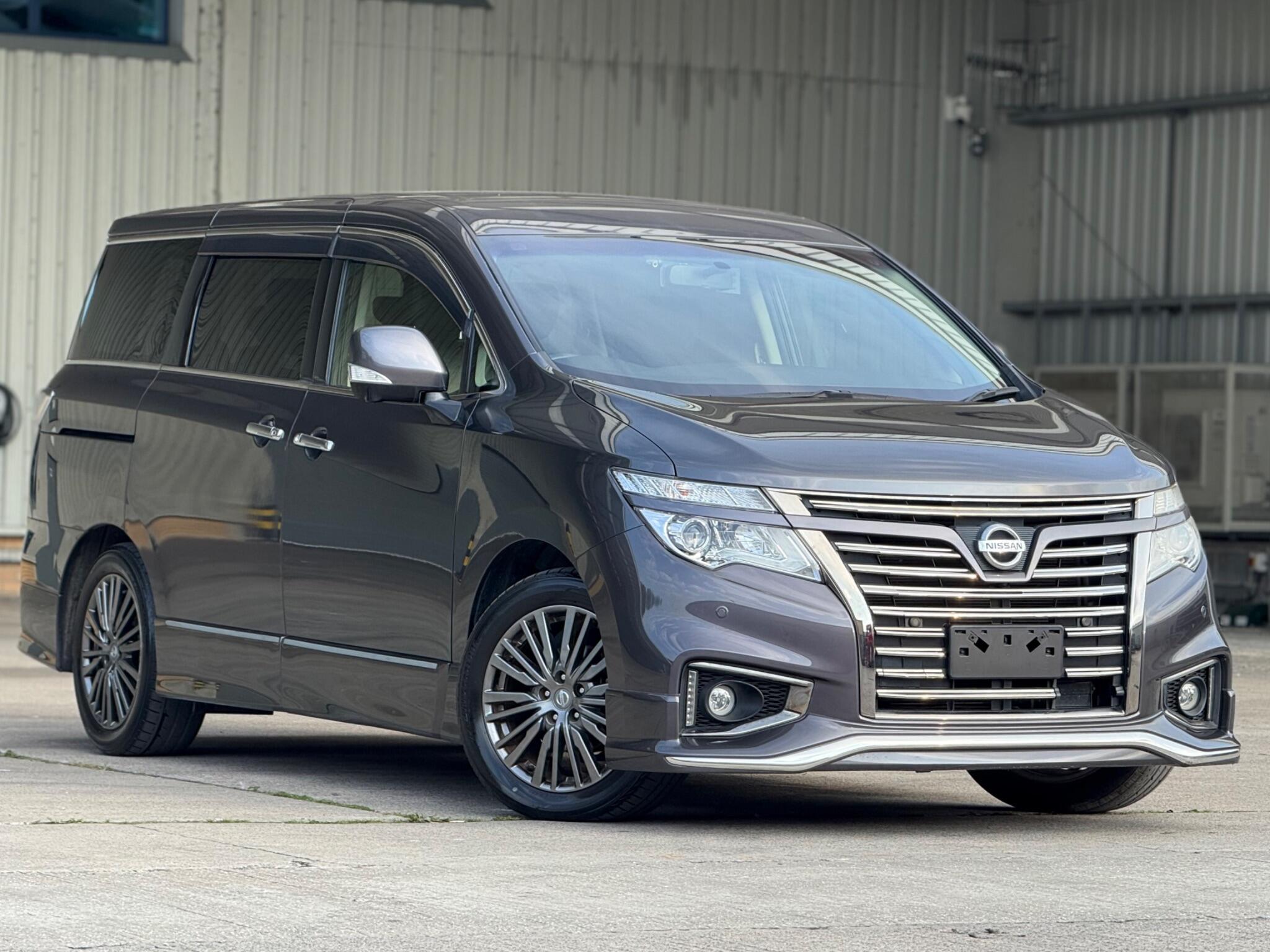 Nissan Elgrand - Image 3