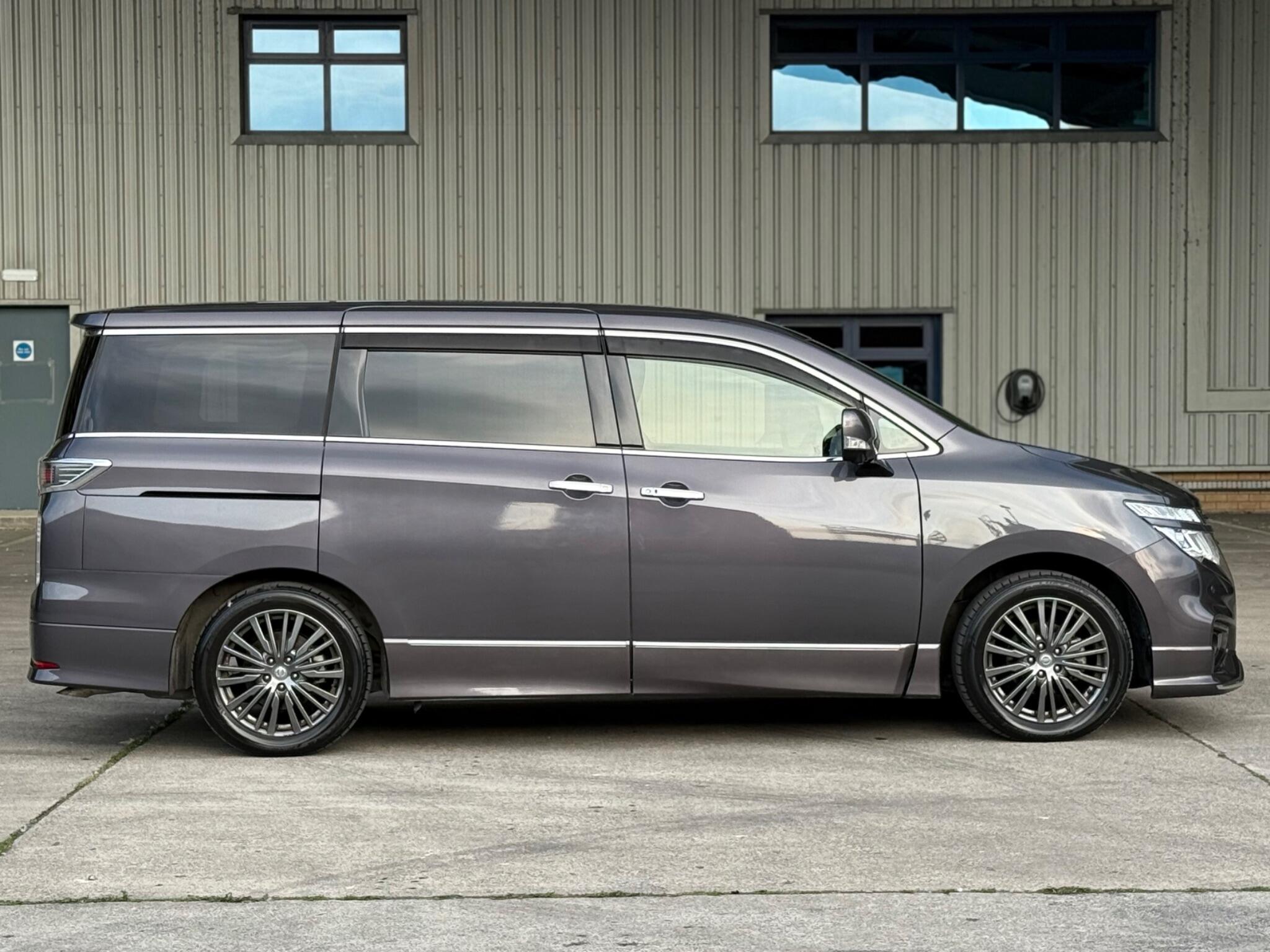 Nissan Elgrand - Image 9