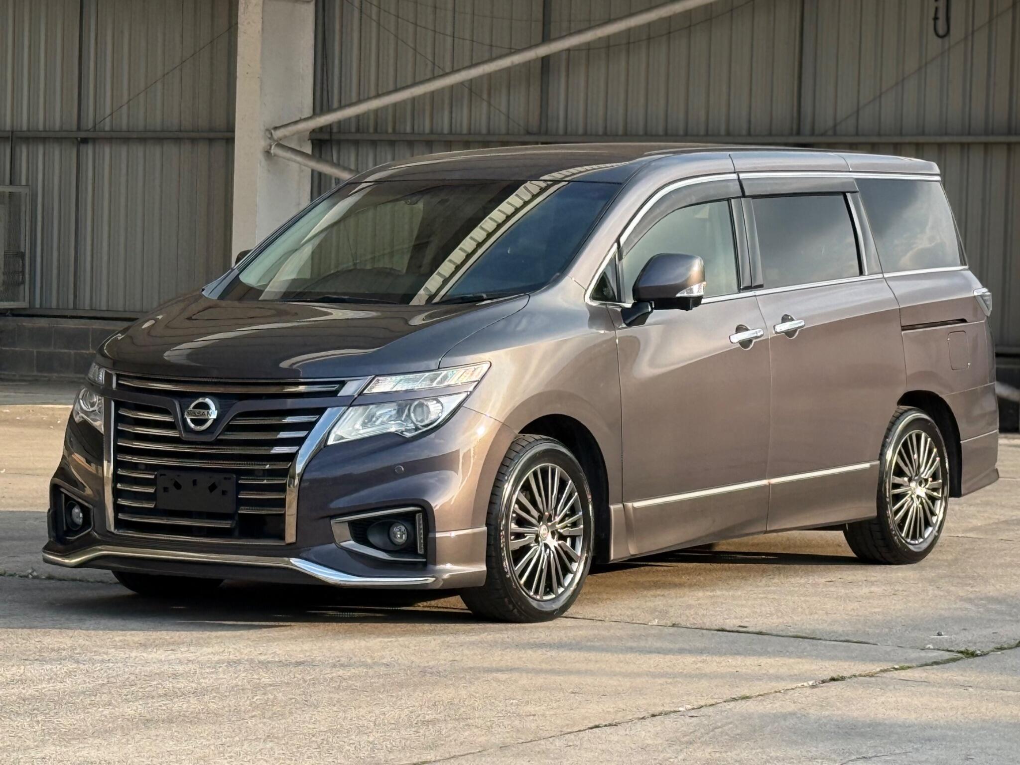 Nissan Elgrand - Image 13