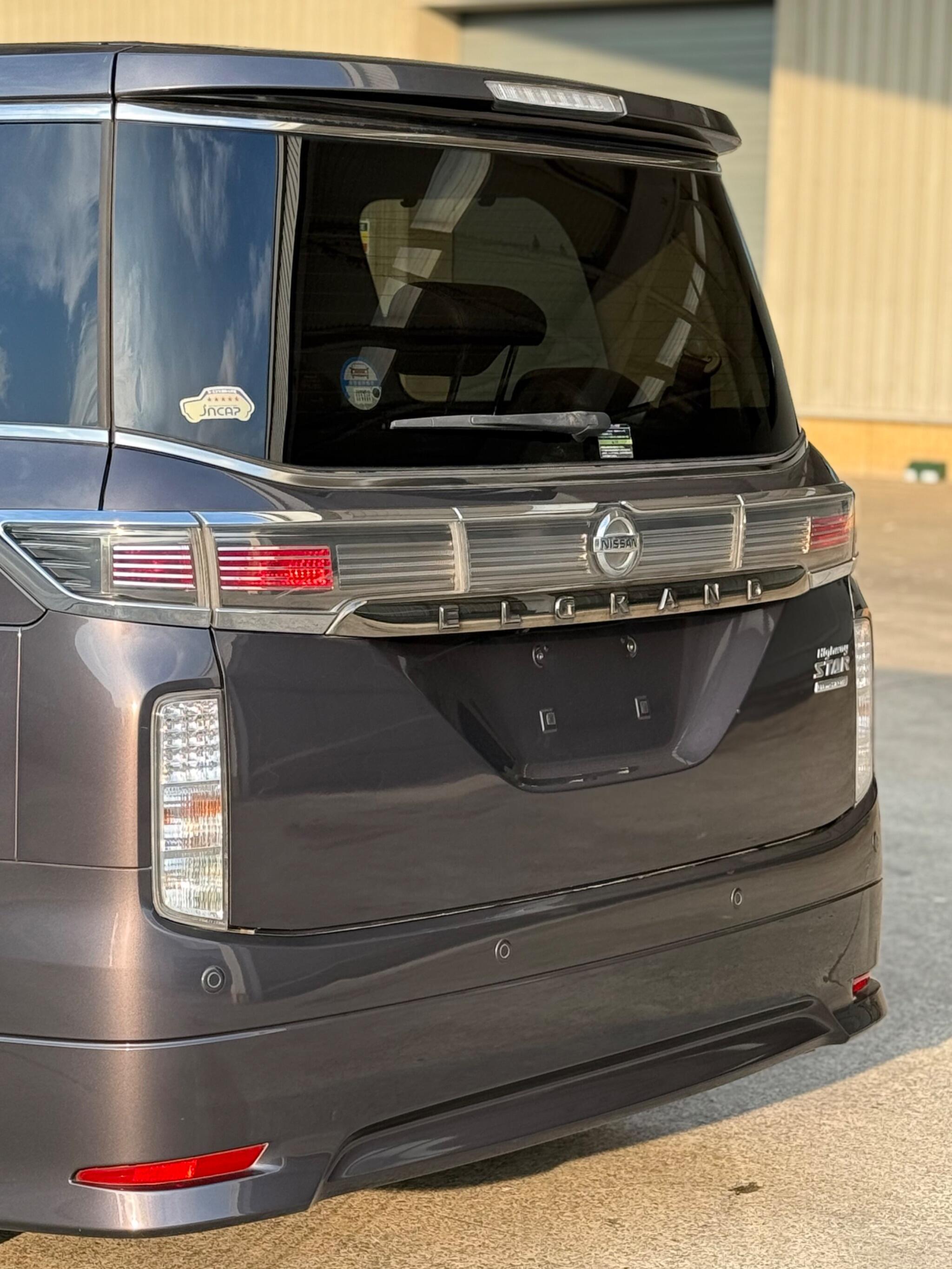 Nissan Elgrand - Image 17