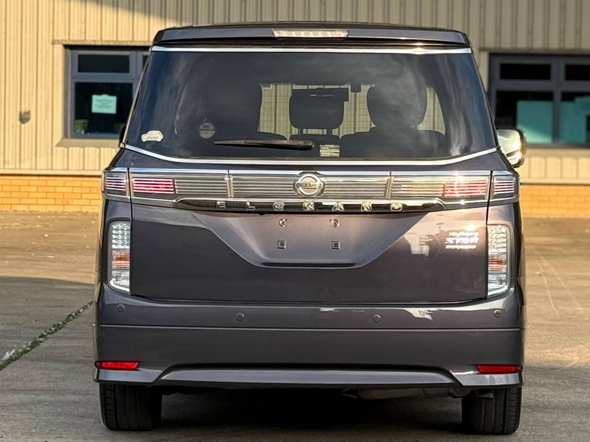 Nissan Elgrand - Image 18