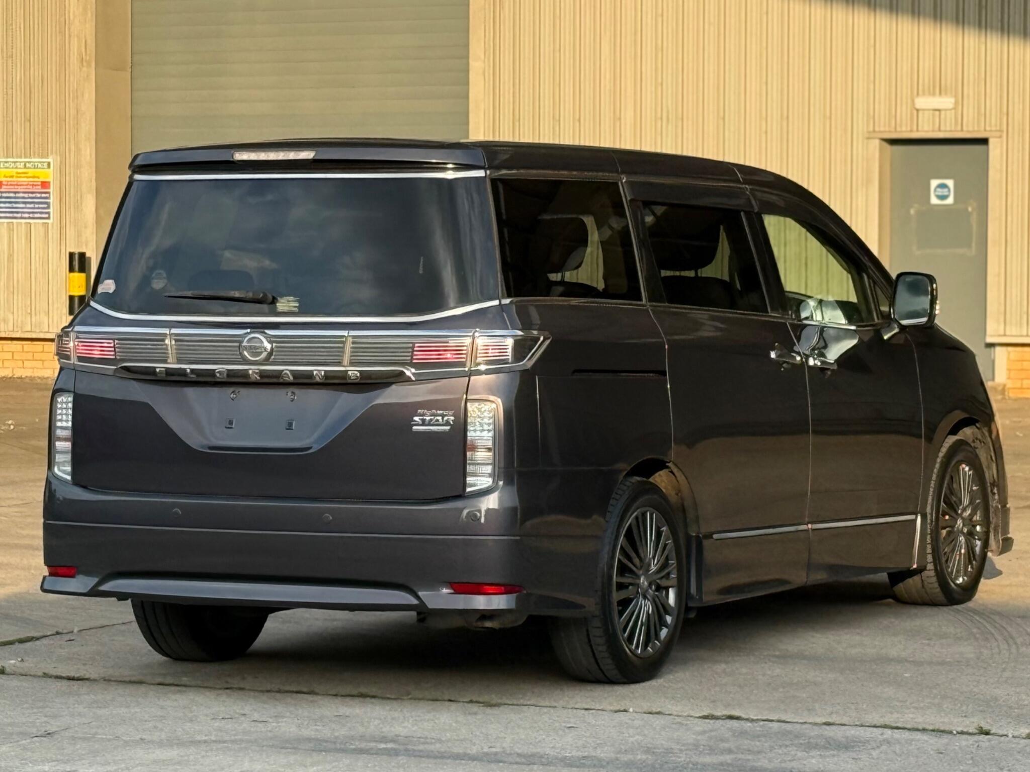 Nissan Elgrand - Image 19