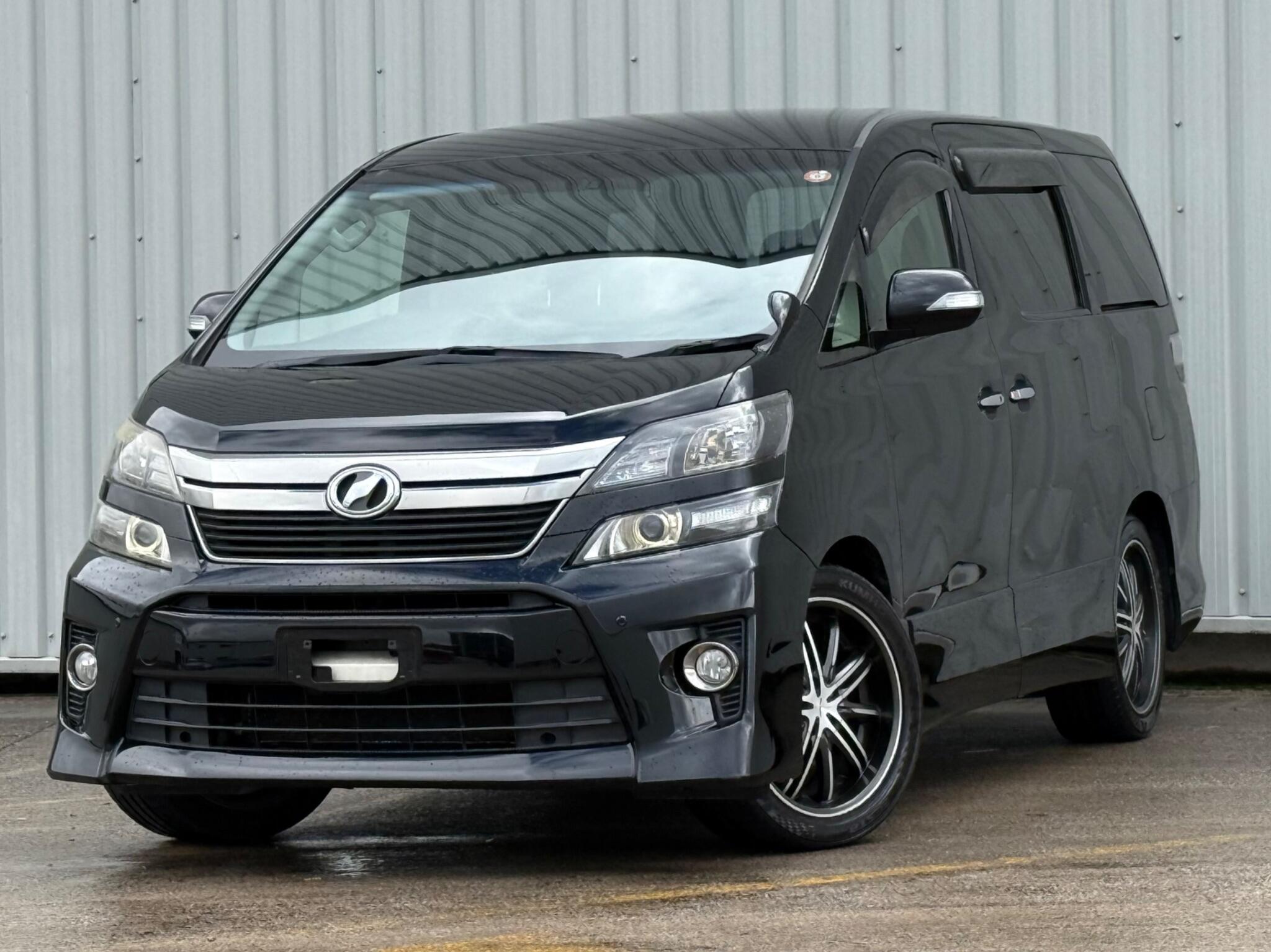 Toyota Vellfire - Image 4