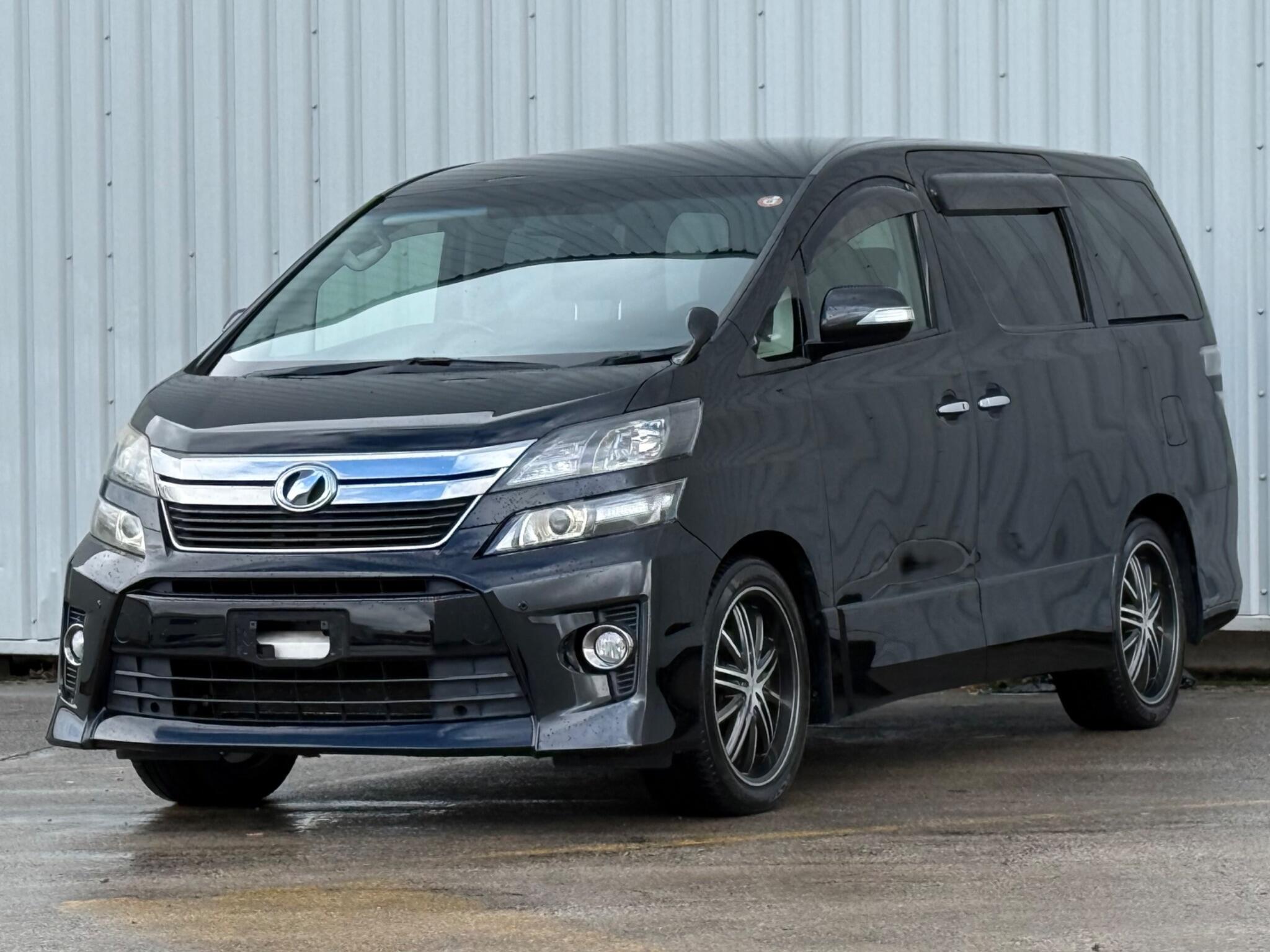 Toyota Vellfire - Image 7