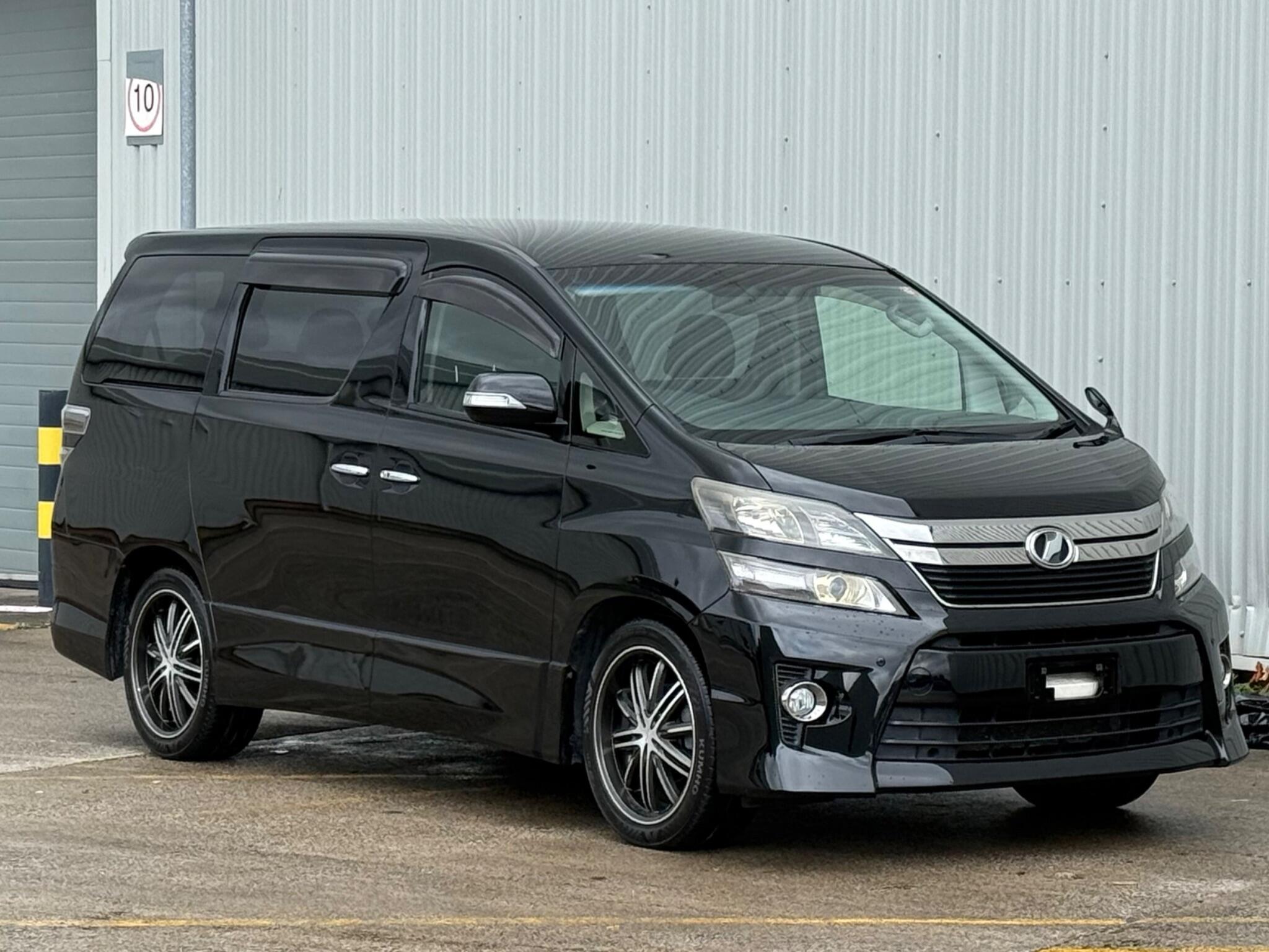 Toyota Vellfire - Image 8