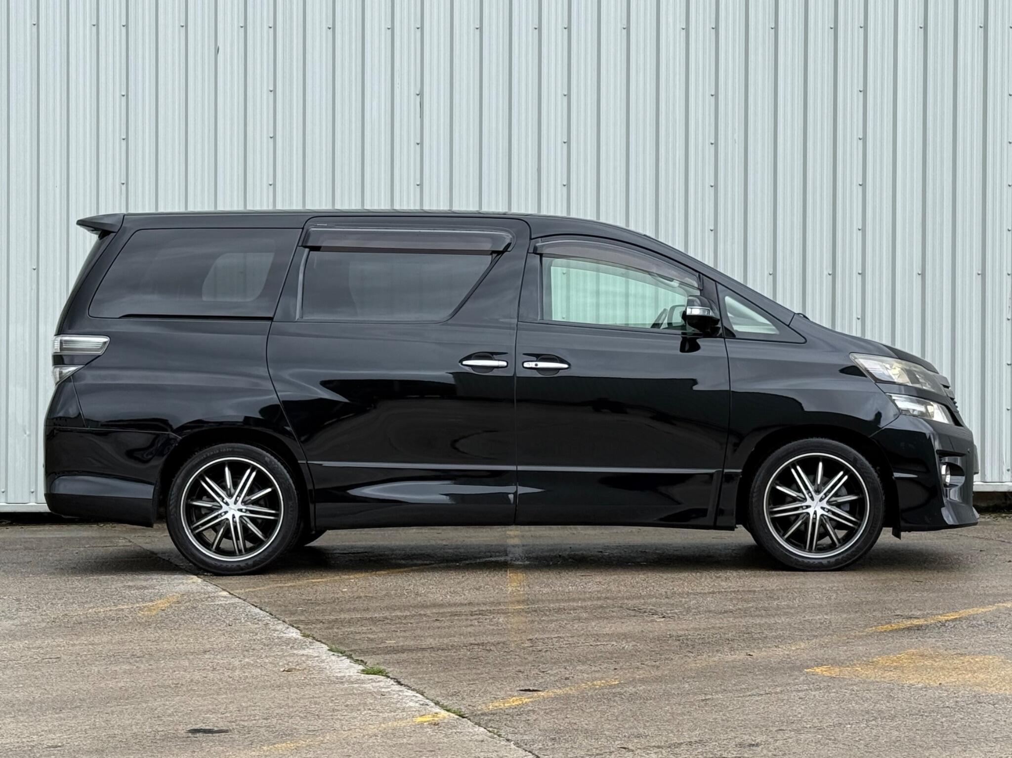 Toyota Vellfire - Image 9