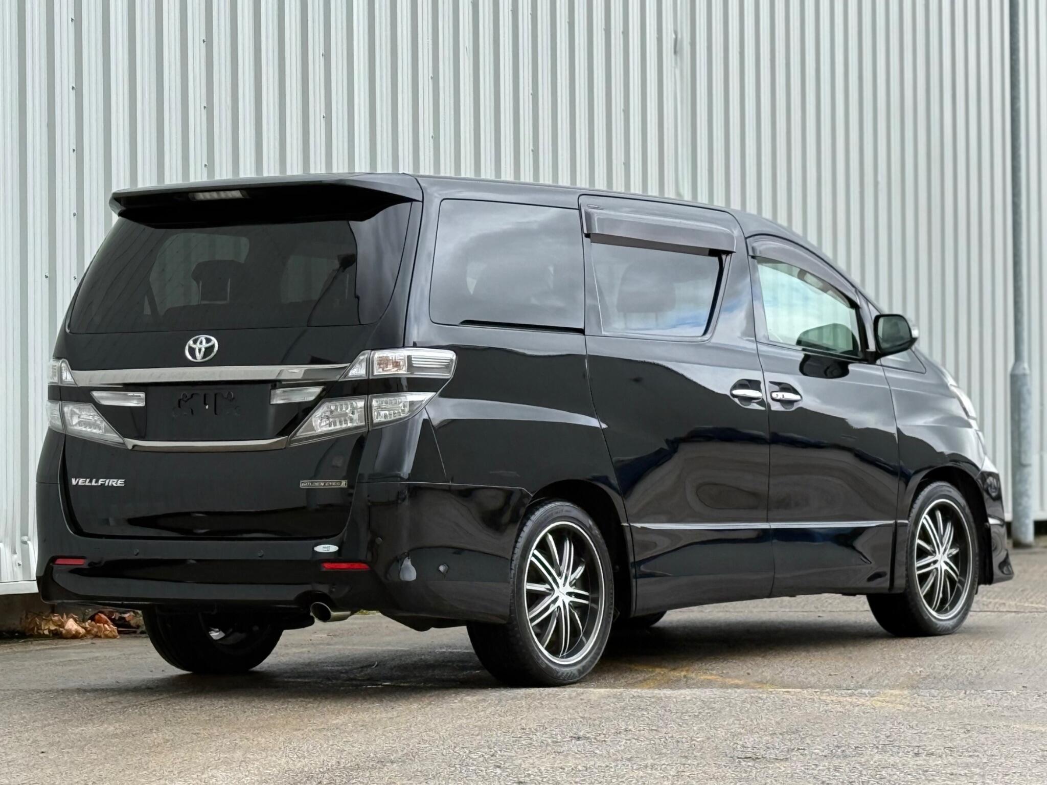 Toyota Vellfire - Image 11