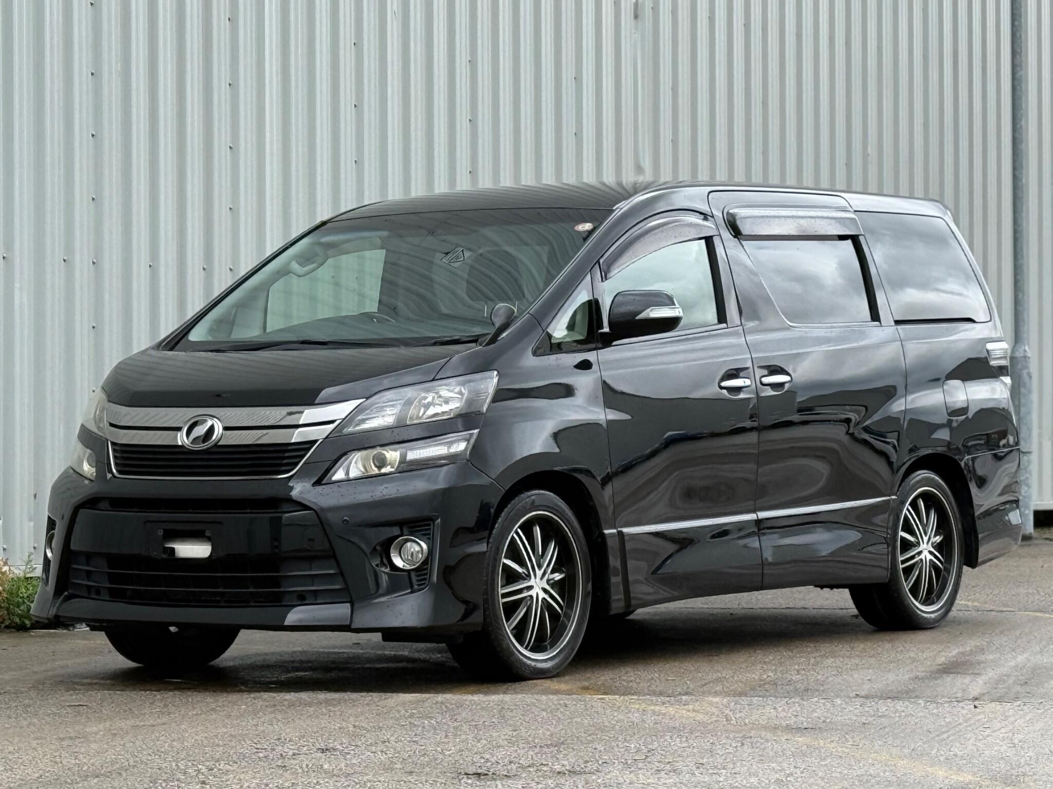 Toyota Vellfire - Image 13