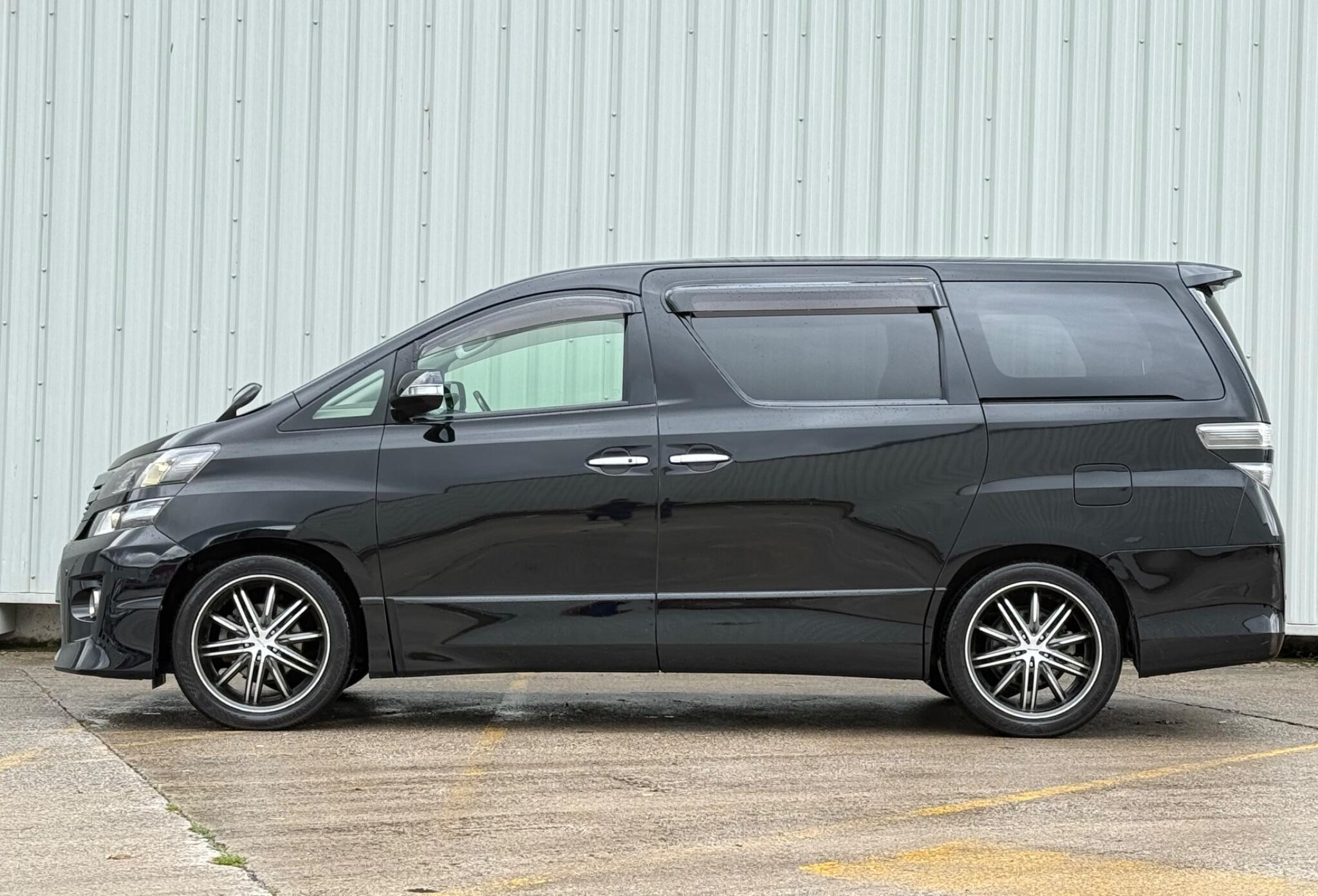 Toyota Vellfire - Image 14