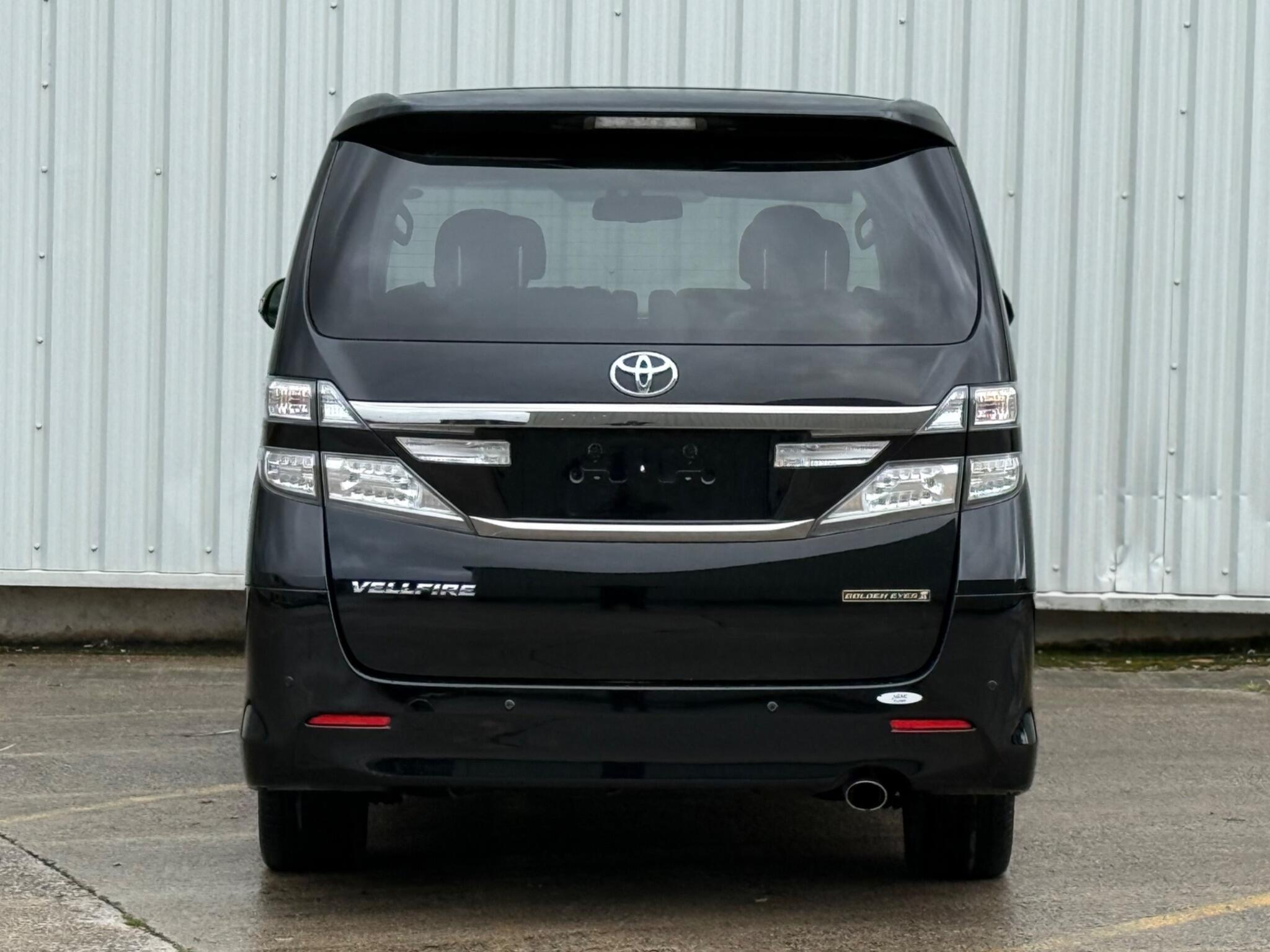 Toyota Vellfire - Image 17