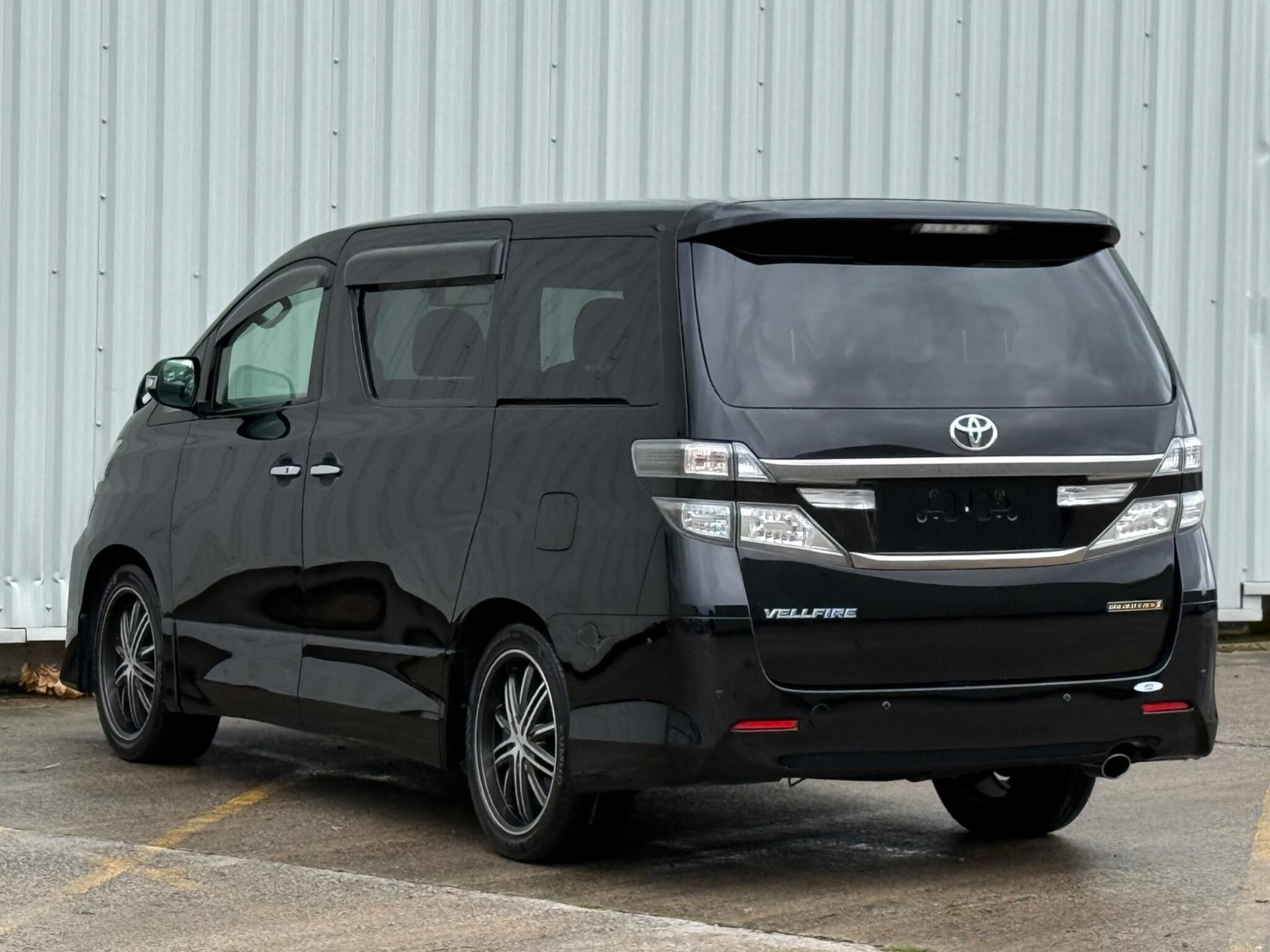 Toyota Vellfire - Image 19