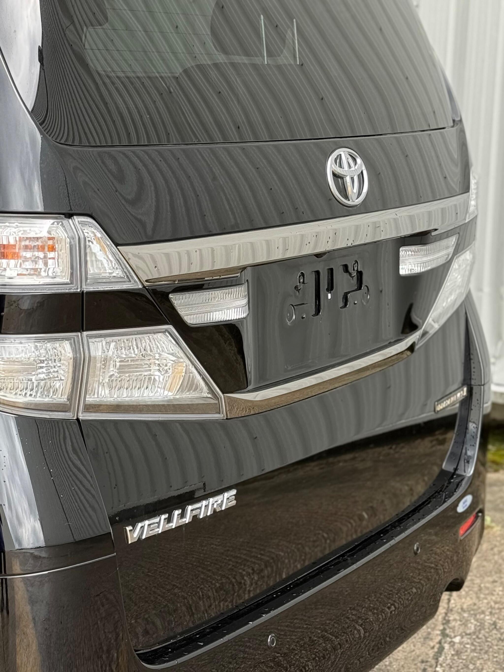 Toyota Vellfire - Image 17