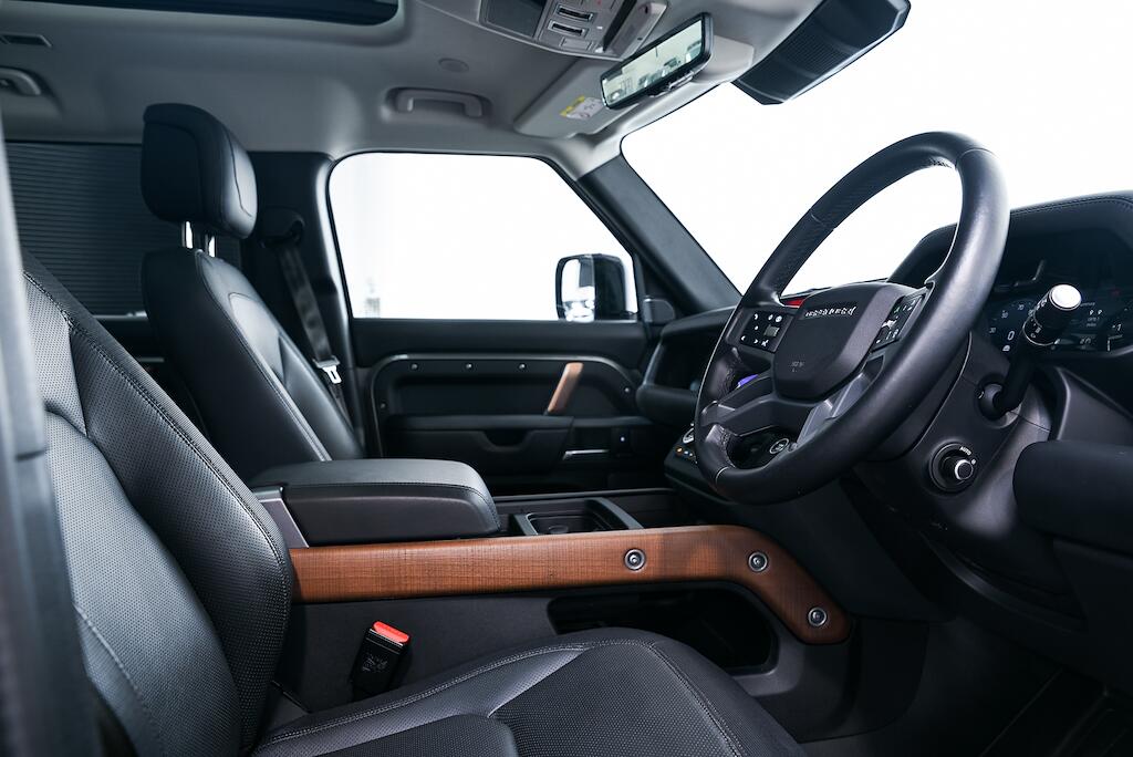 Land Rover Defender 110 - Image 10