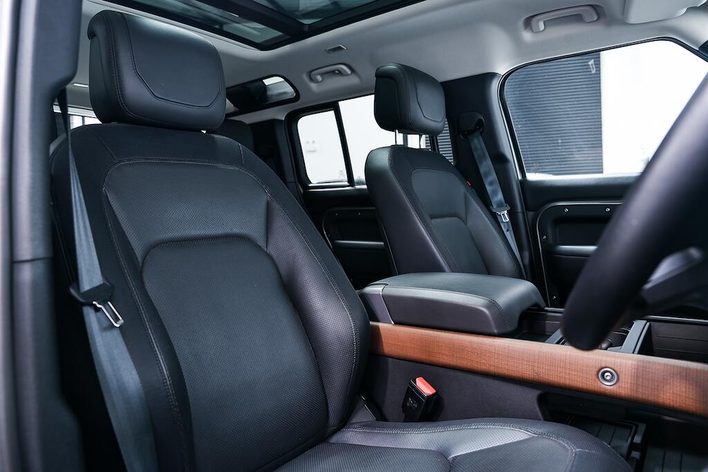 Land Rover Defender 110 - Image 11
