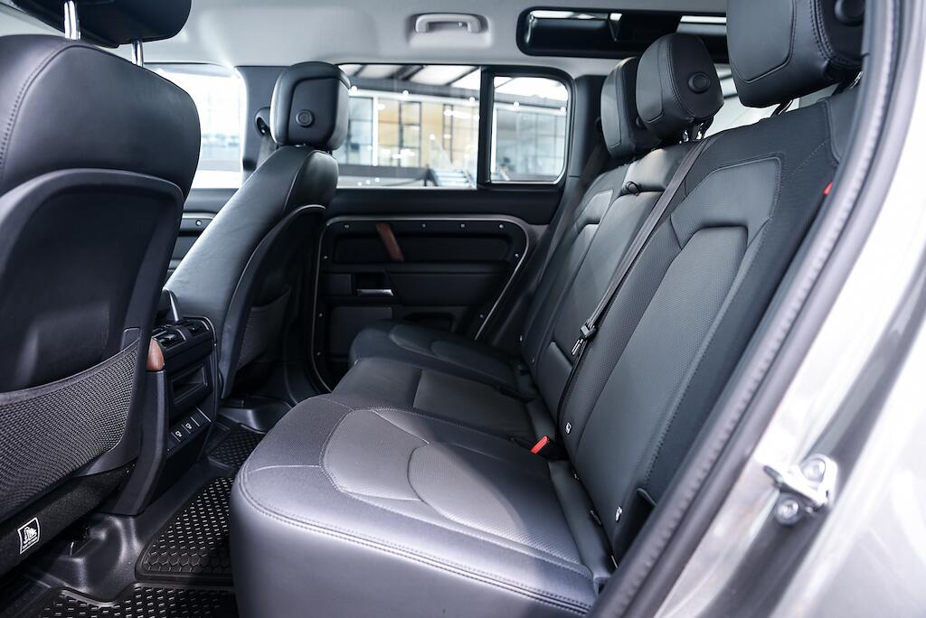 Land Rover Defender 110 - Image 14