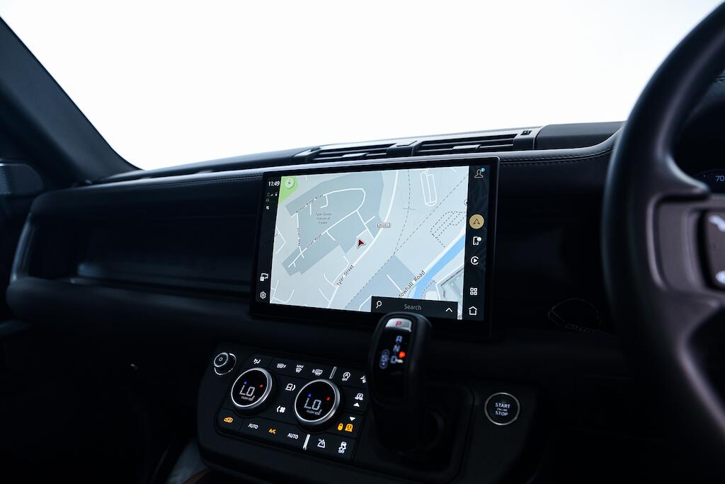 Land Rover Defender 110 - Image 18