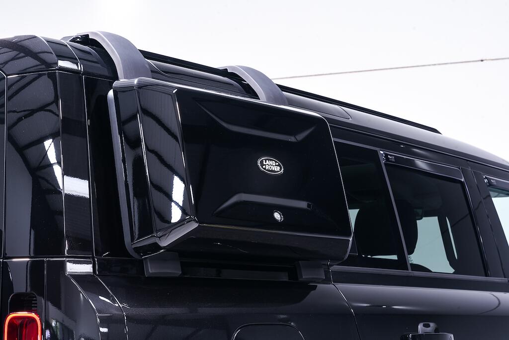 Land Rover Defender 110 - Image 10