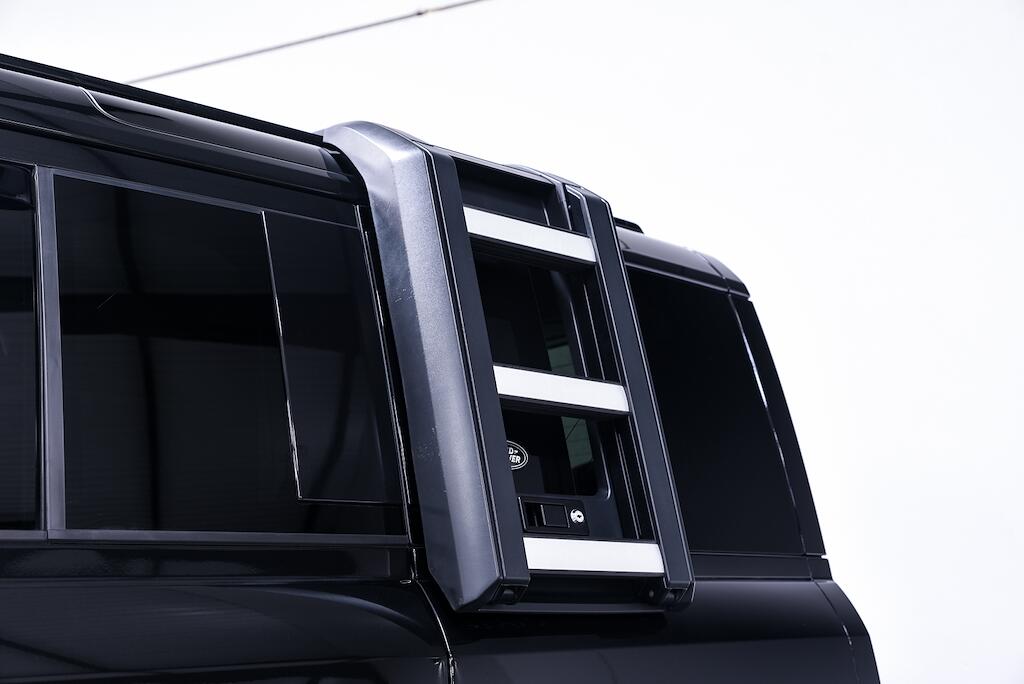 Land Rover Defender 110 - Image 12