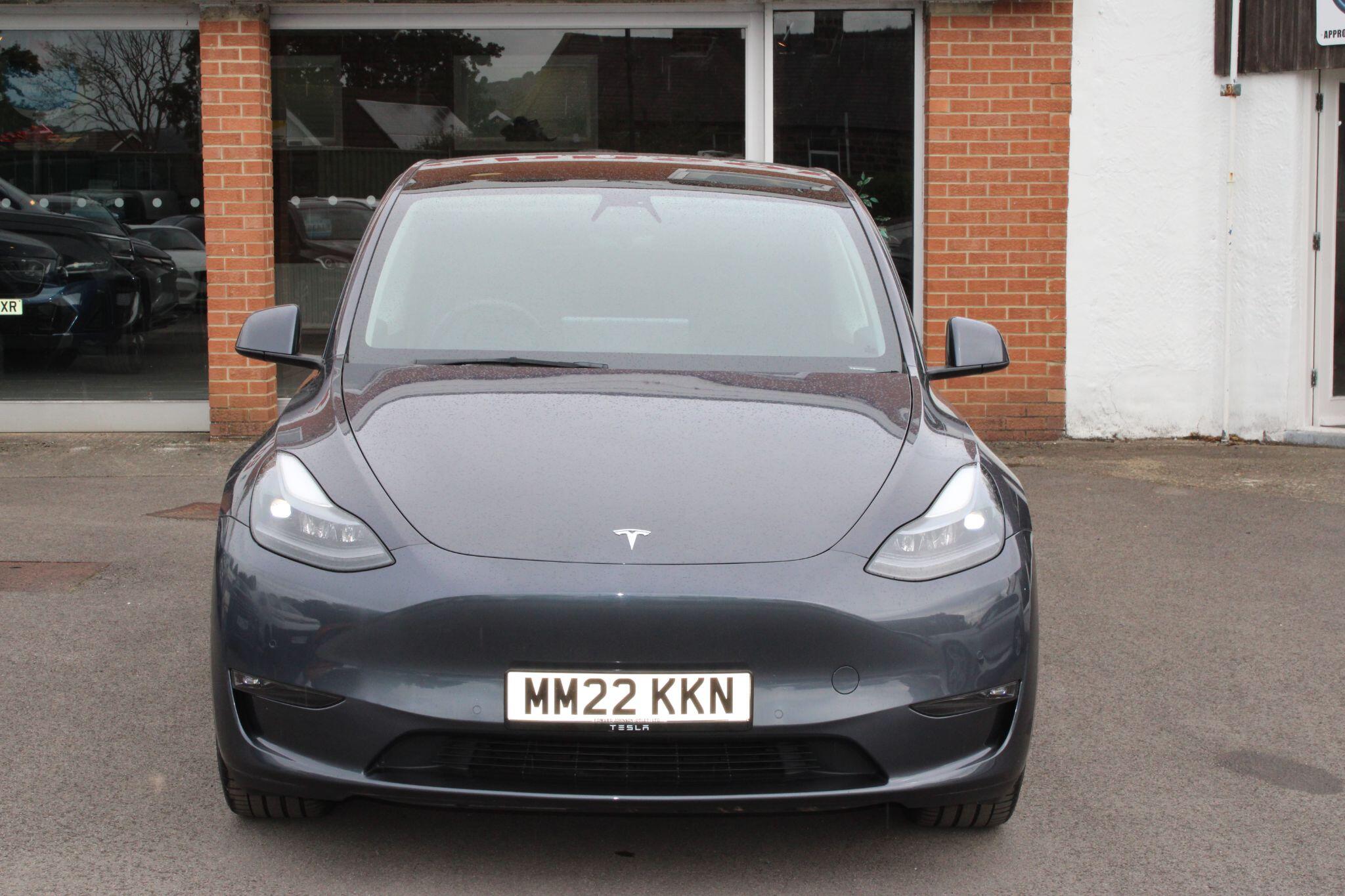 Tesla Model Y - Image 2