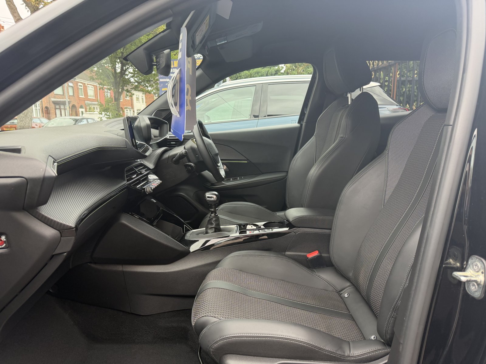 Peugeot 2008 - Image 6