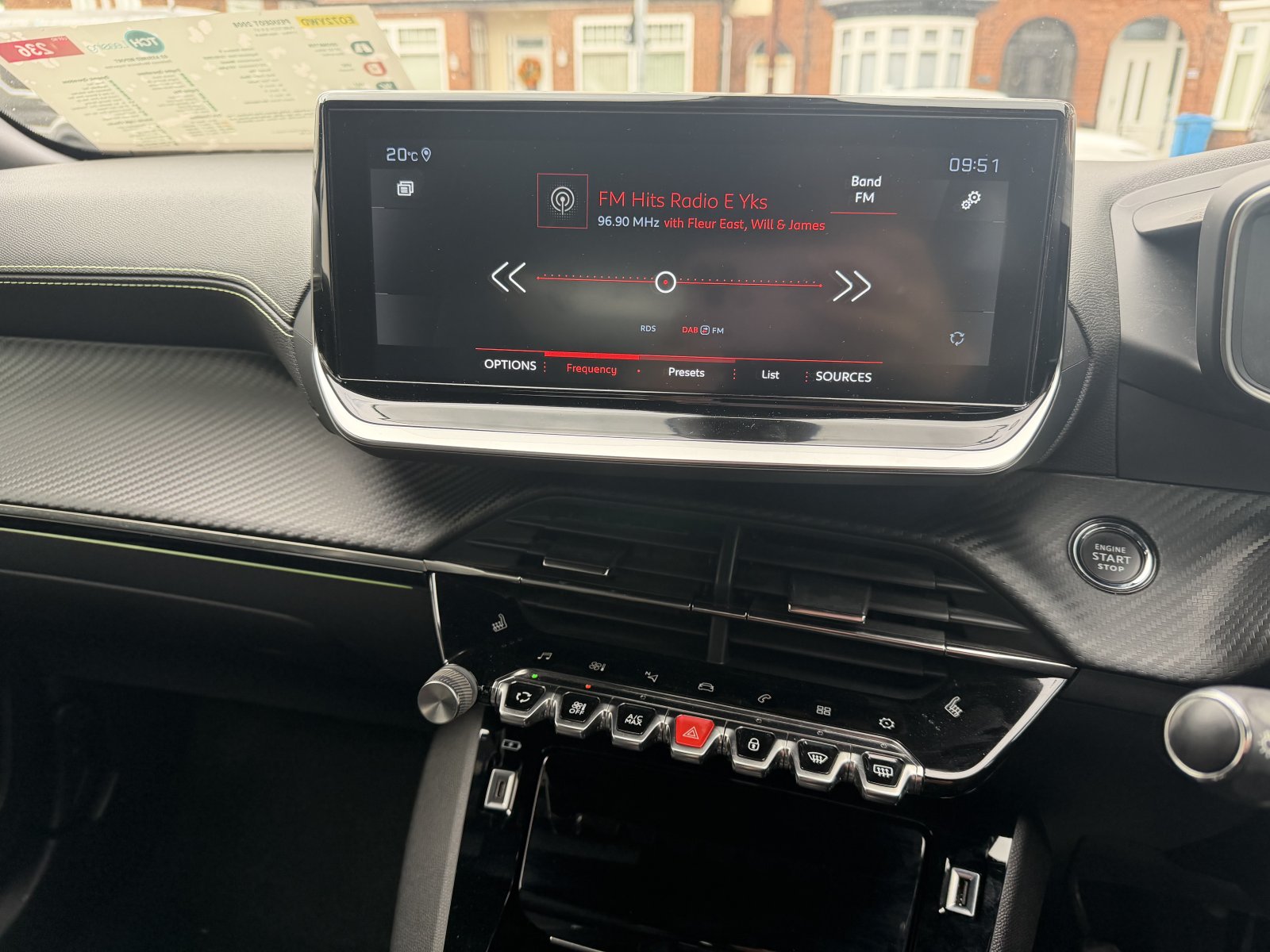 Peugeot 2008 - Image 11