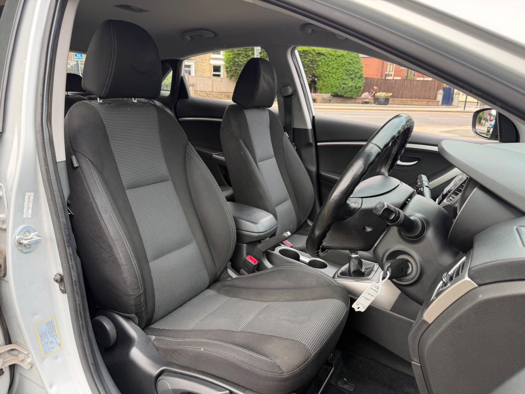 Hyundai i30 - Image 17