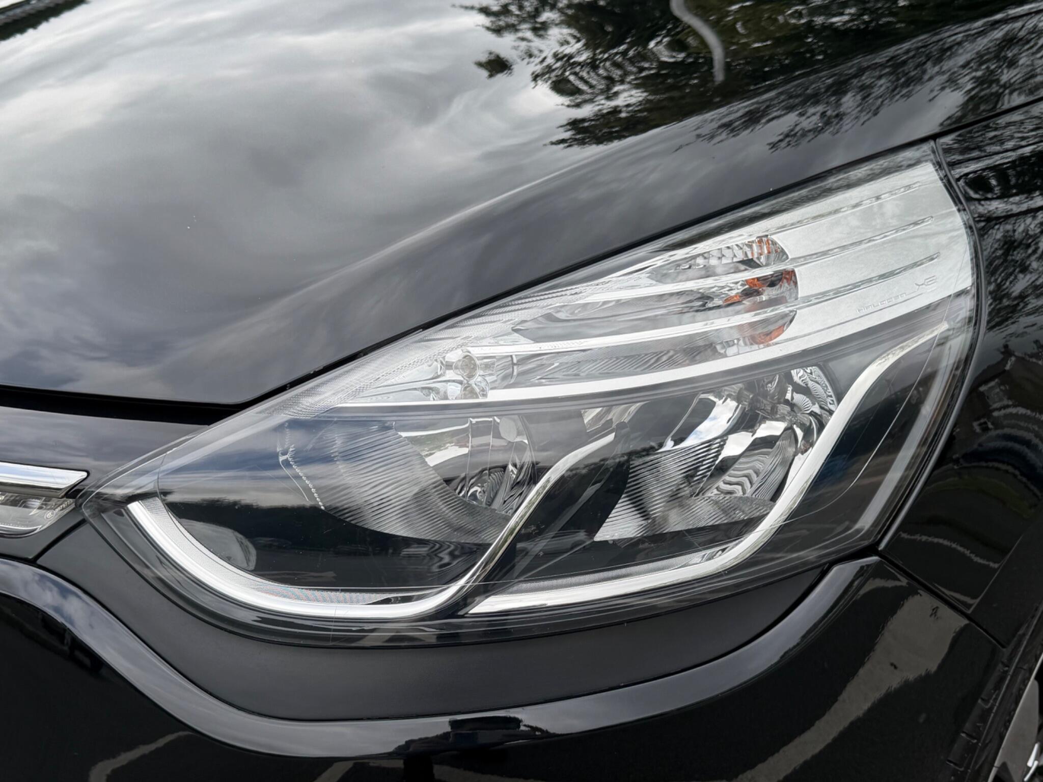 Renault Clio - Image 14