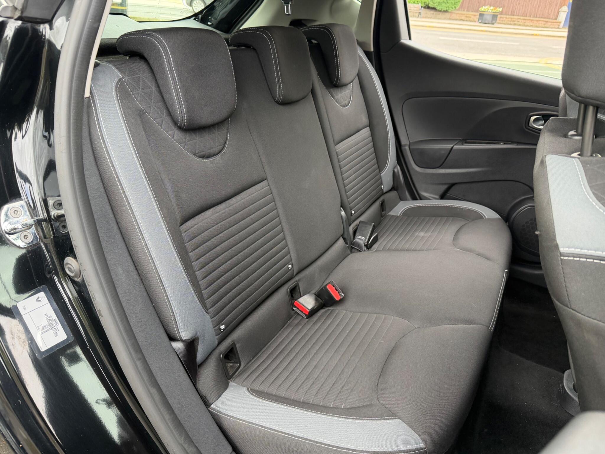 Renault Clio - Image 16