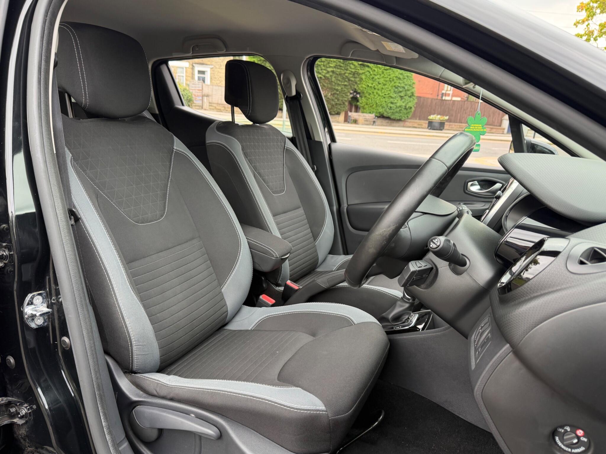 Renault Clio - Image 17