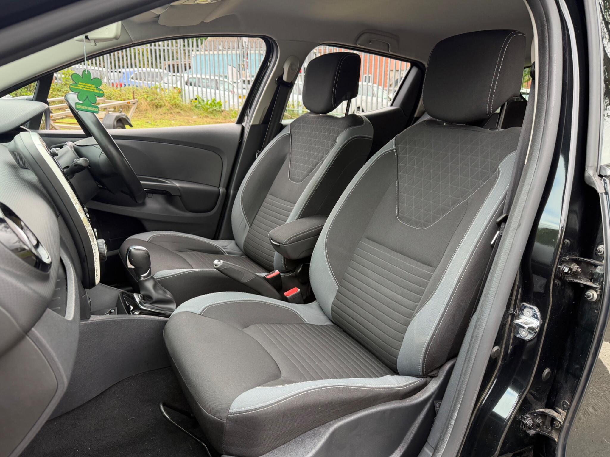 Renault Clio - Image 19