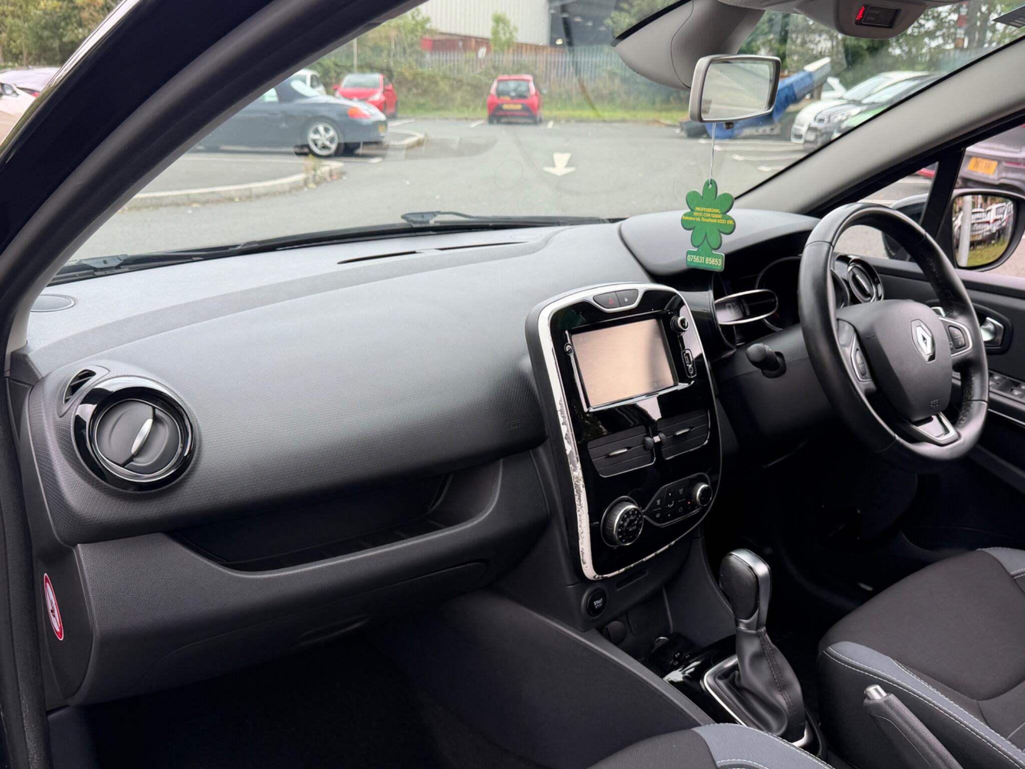 Renault Clio - Image 20