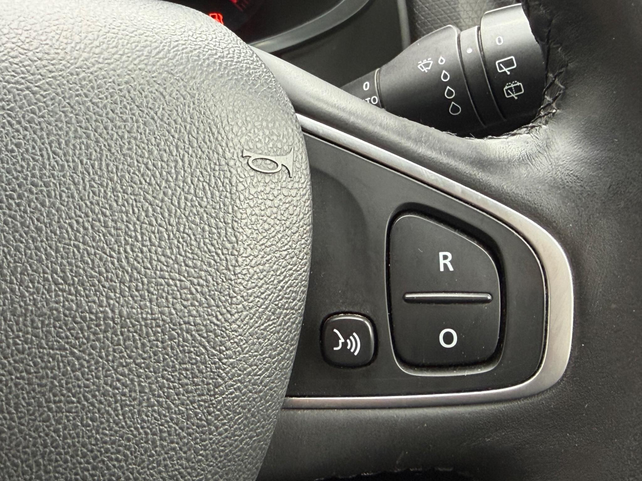Renault Clio - Image 28