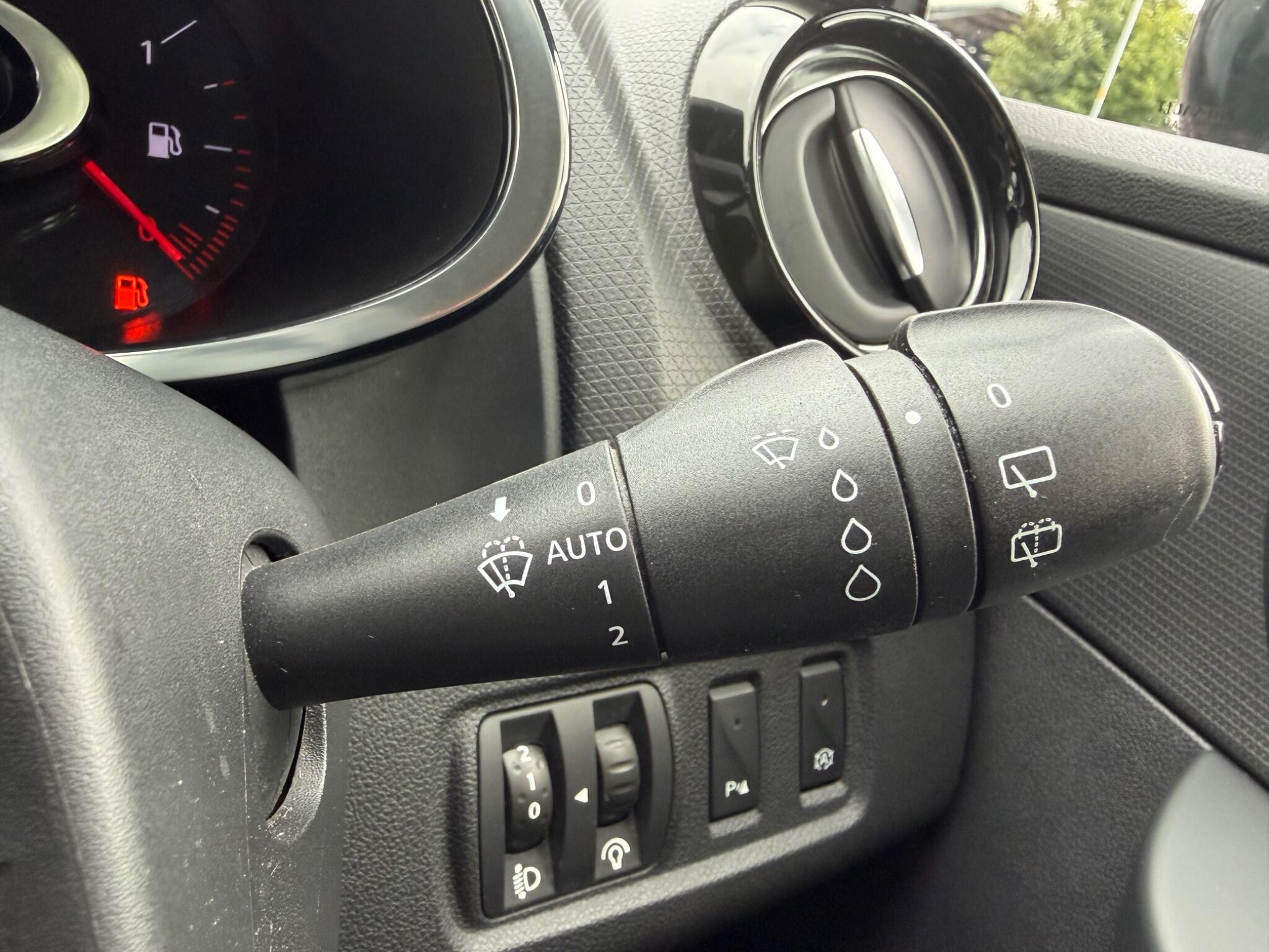Renault Clio - Image 30